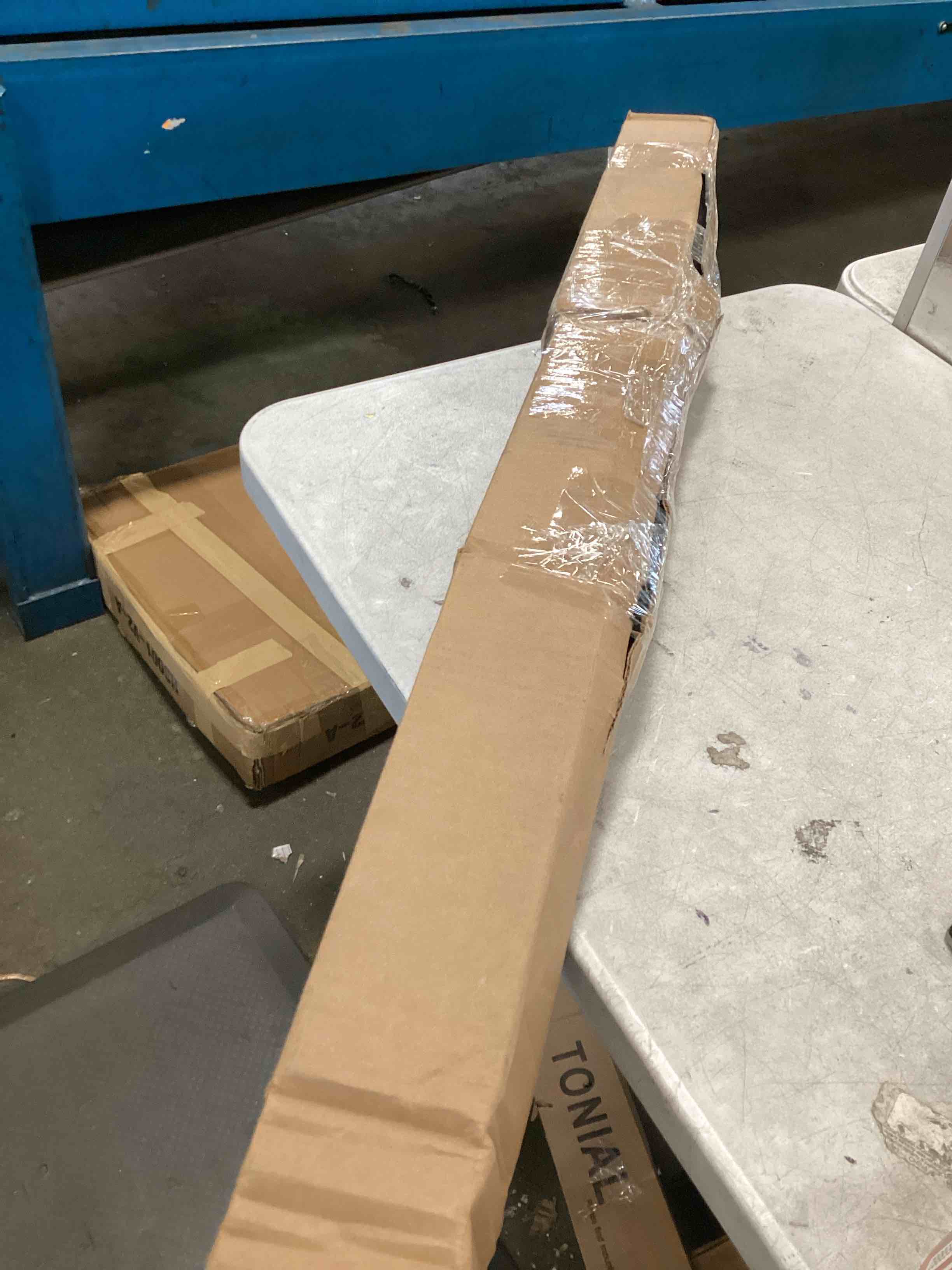 https://s3.amazonaws.com/lotting-images-prod/bidfta/RED6558880_1717011348461.jpeg