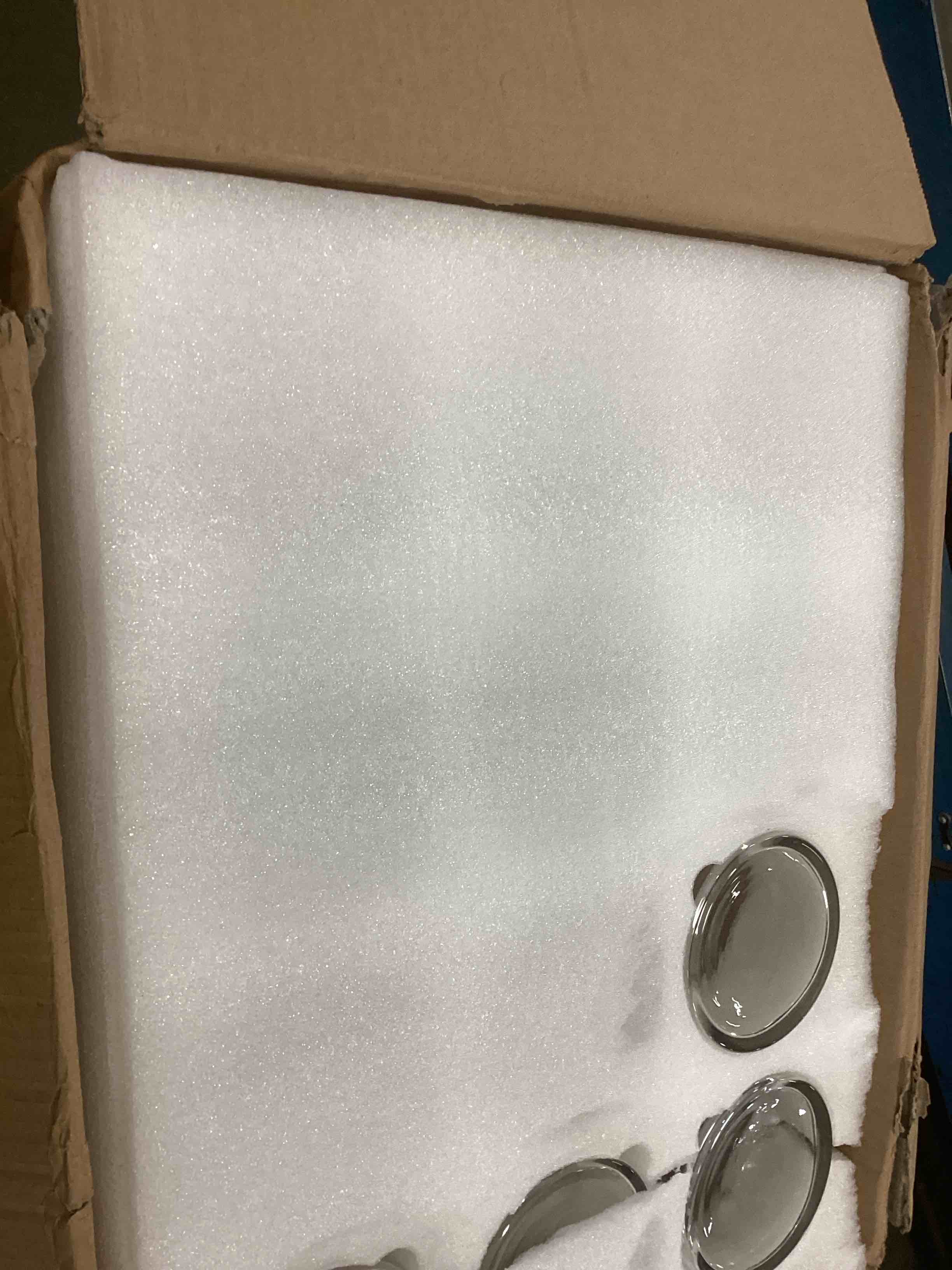 https://s3.amazonaws.com/lotting-images-prod/bidfta/RED6559273_1717422743665.jpeg