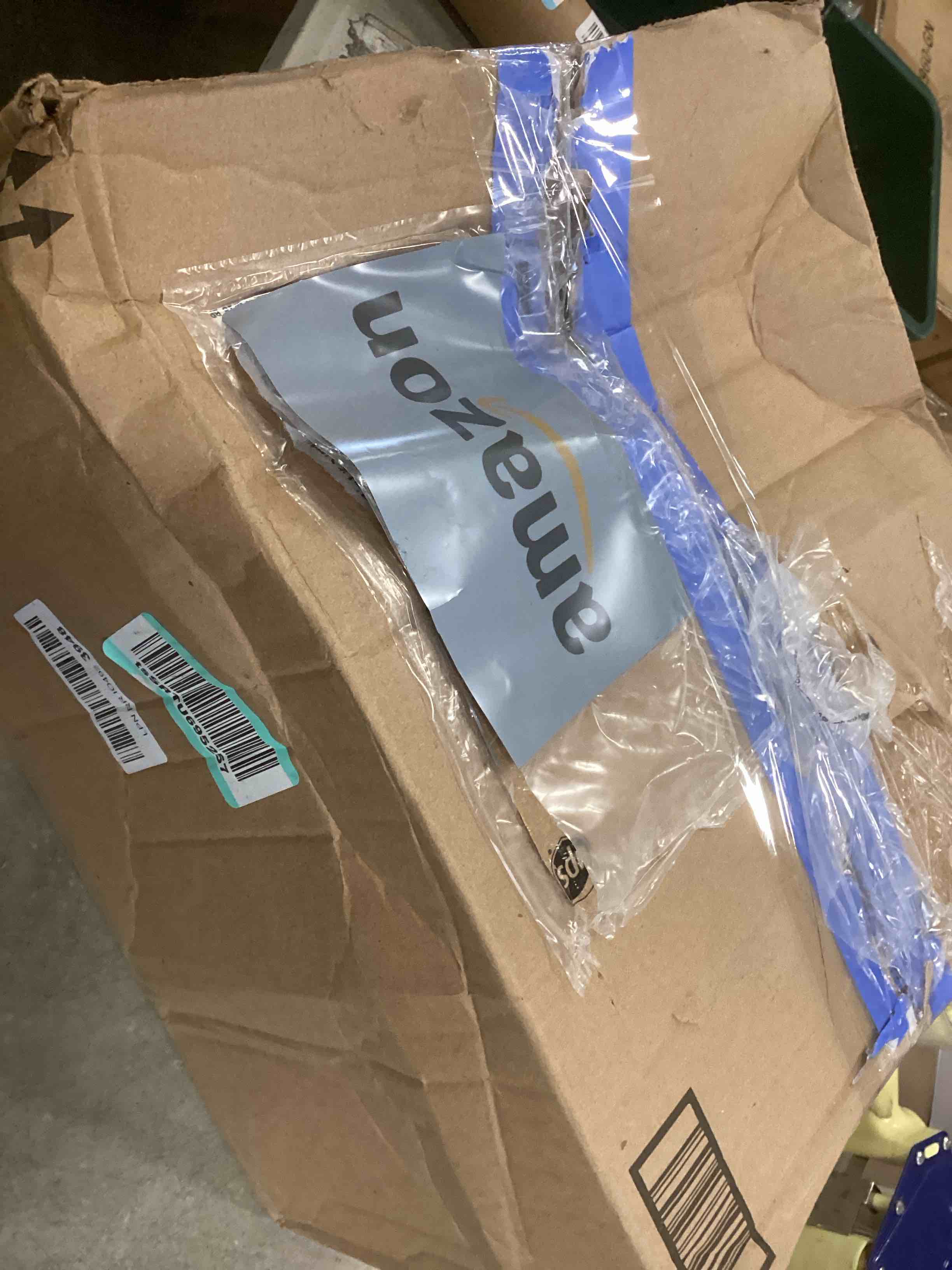 https://s3.amazonaws.com/lotting-images-prod/bidfta/RED6559331_1717432047906.jpeg