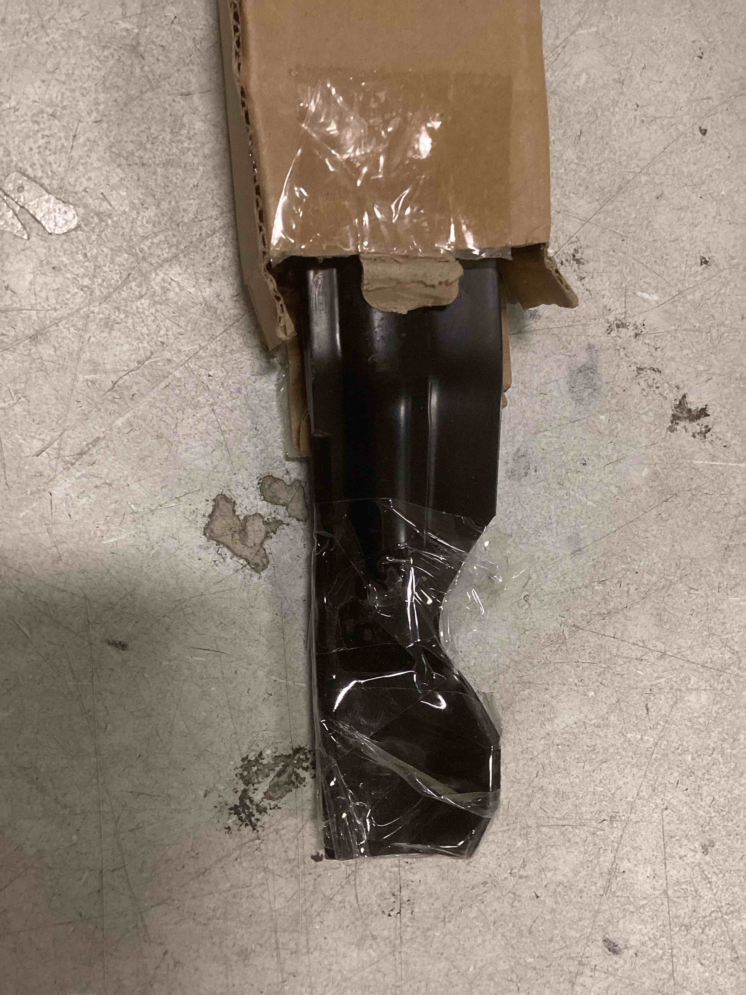 https://s3.amazonaws.com/lotting-images-prod/bidfta/RED6559705_1717587217254.jpeg