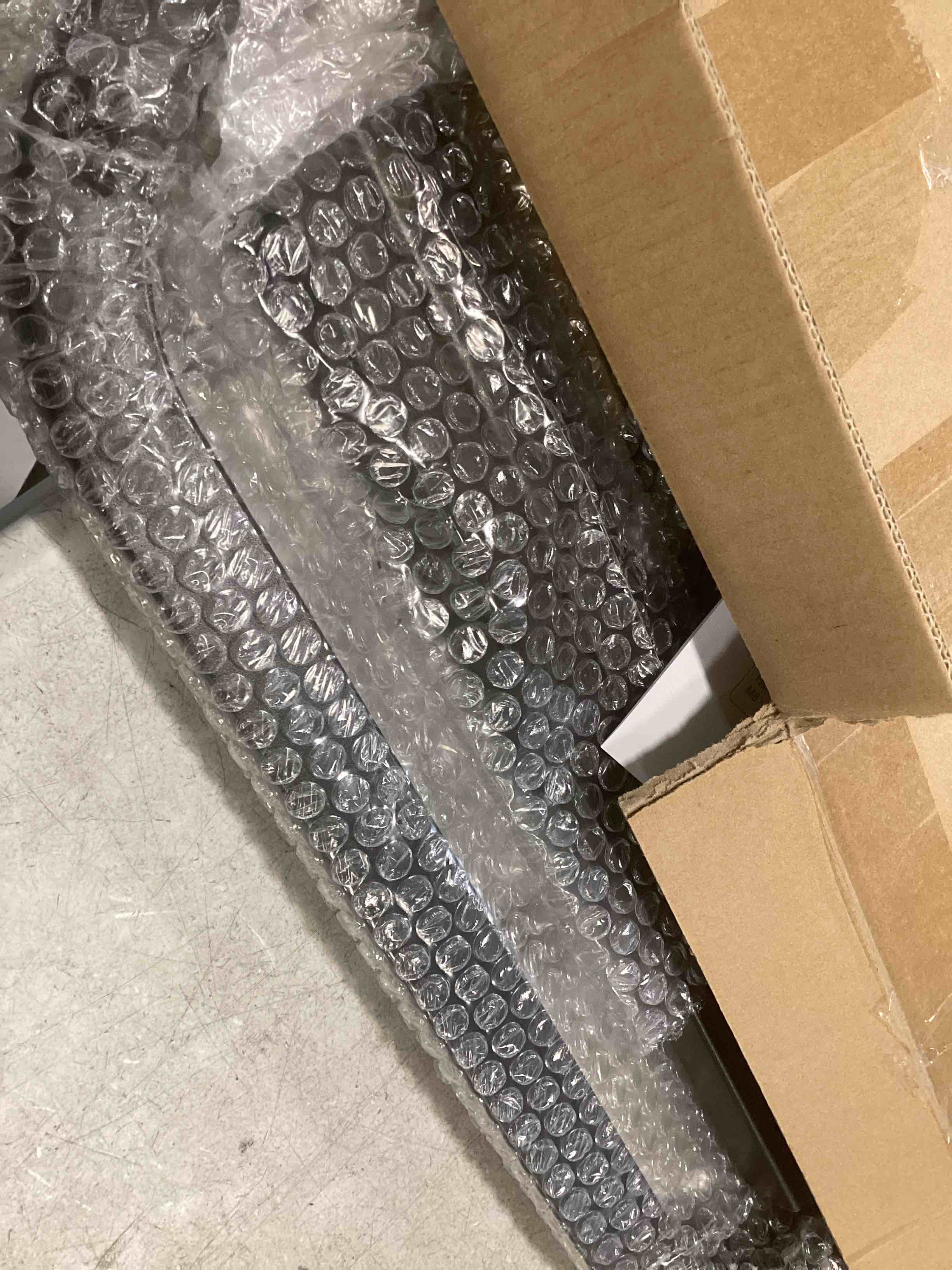 https://s3.amazonaws.com/lotting-images-prod/bidfta/RED6559892_1717615731368.jpeg