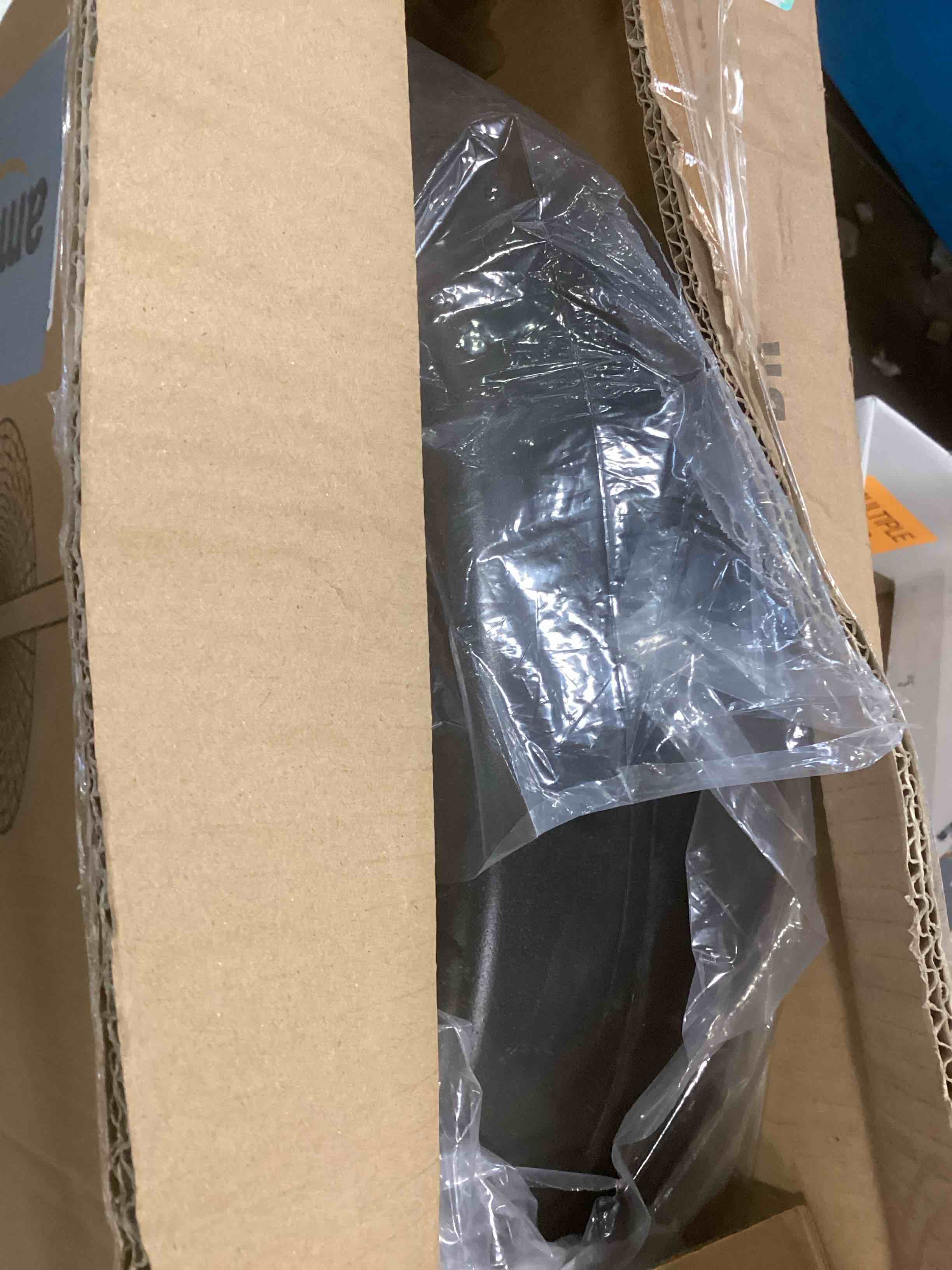 https://s3.amazonaws.com/lotting-images-prod/bidfta/RED6559896_1717616101973.jpeg