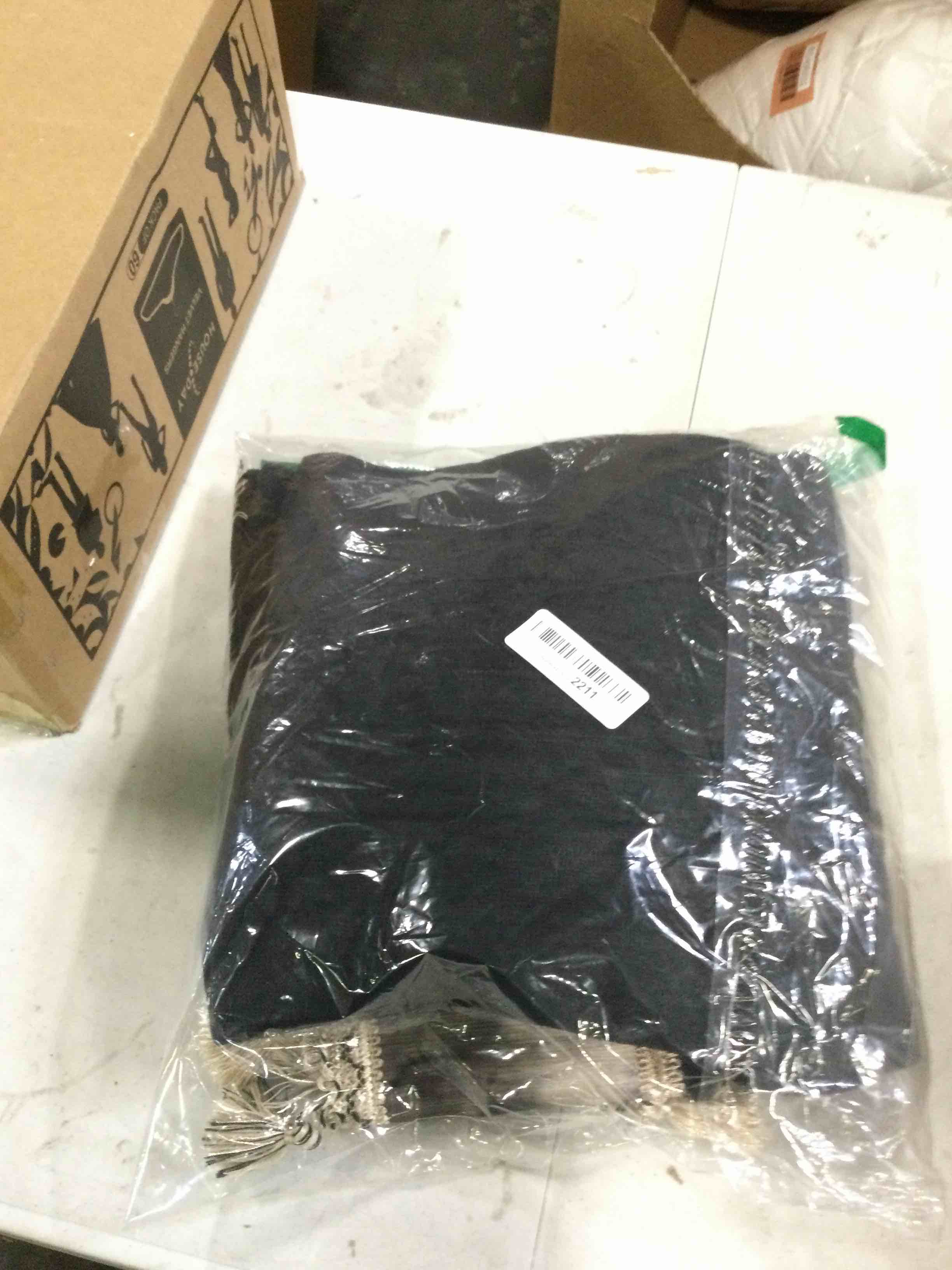 https://s3.amazonaws.com/lotting-images-prod/bidfta/RED6560033_1715874126466.jpeg