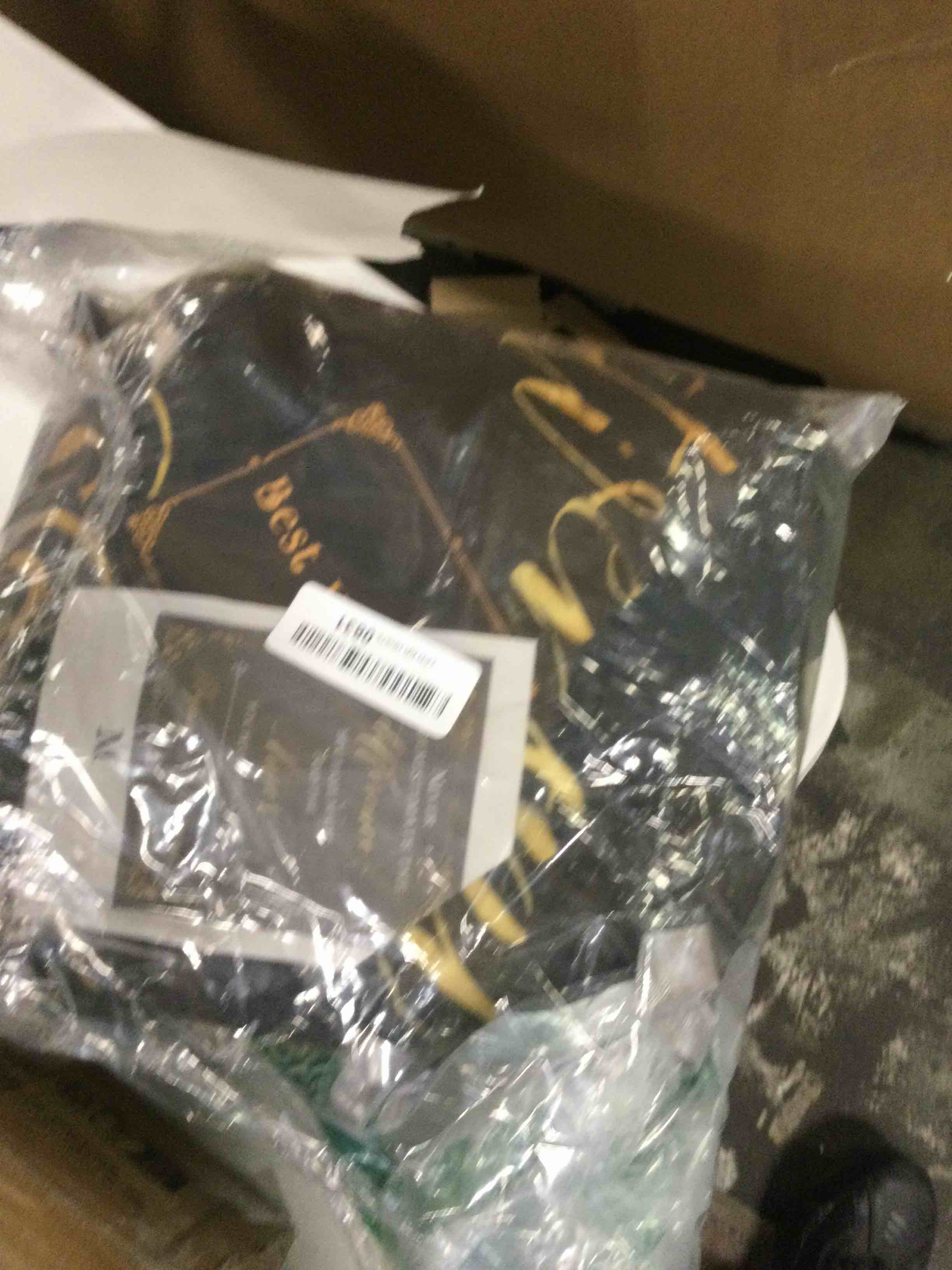 https://s3.amazonaws.com/lotting-images-prod/bidfta/RED6560047_1715877749902.jpeg