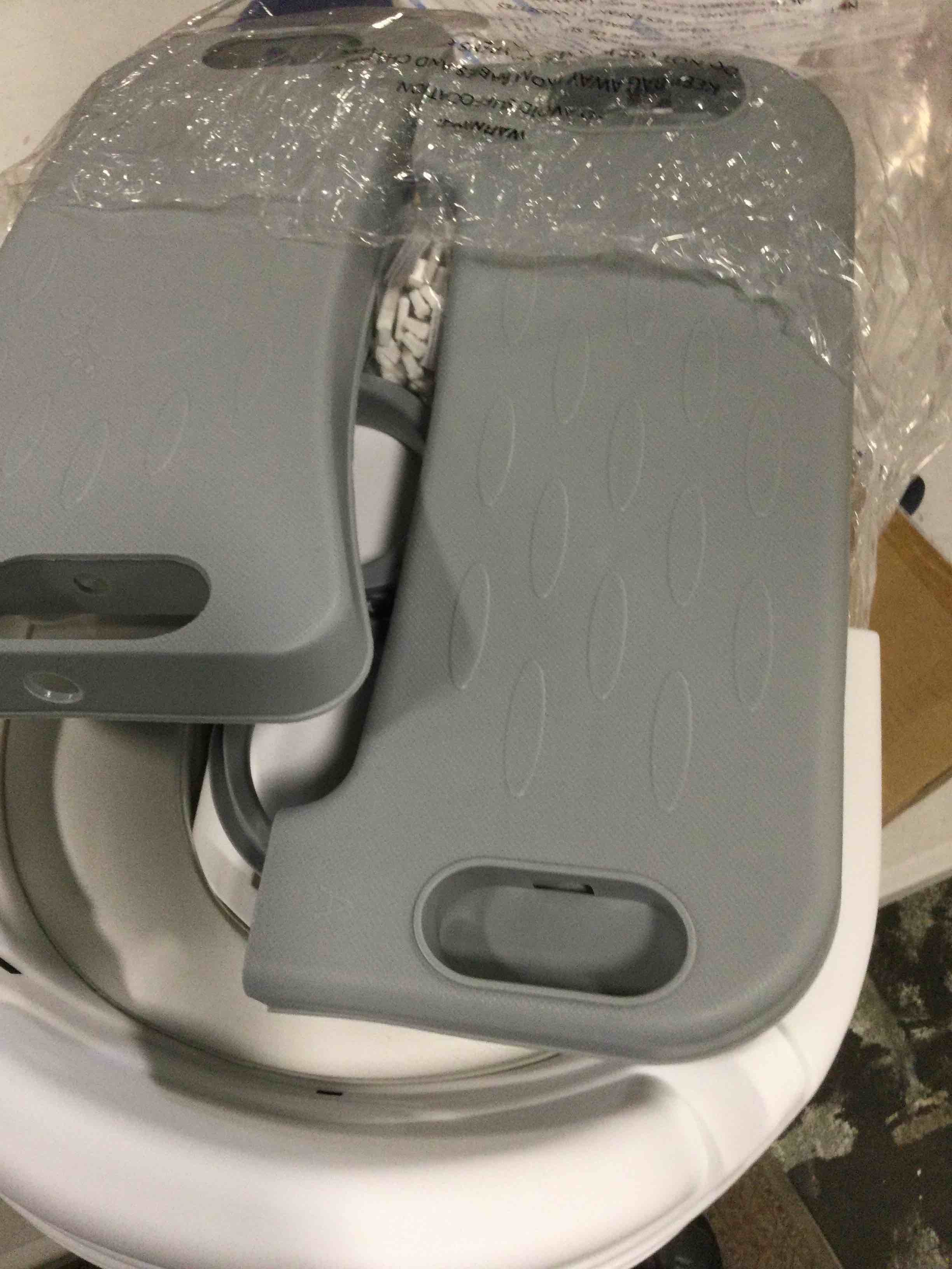 https://s3.amazonaws.com/lotting-images-prod/bidfta/RED6560050_1715878058638.jpeg