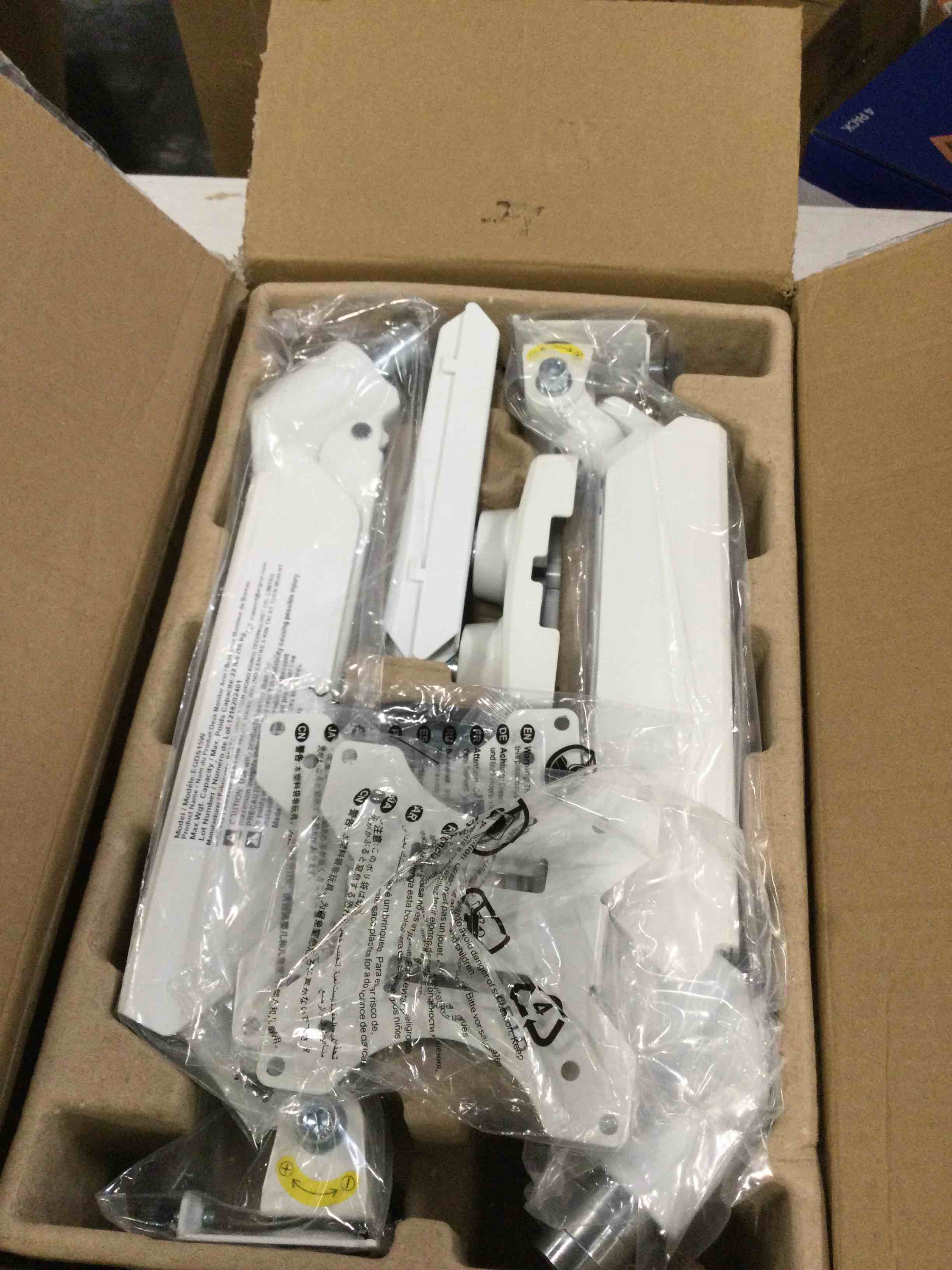 https://s3.amazonaws.com/lotting-images-prod/bidfta/RED6560051_1715878224997.jpeg