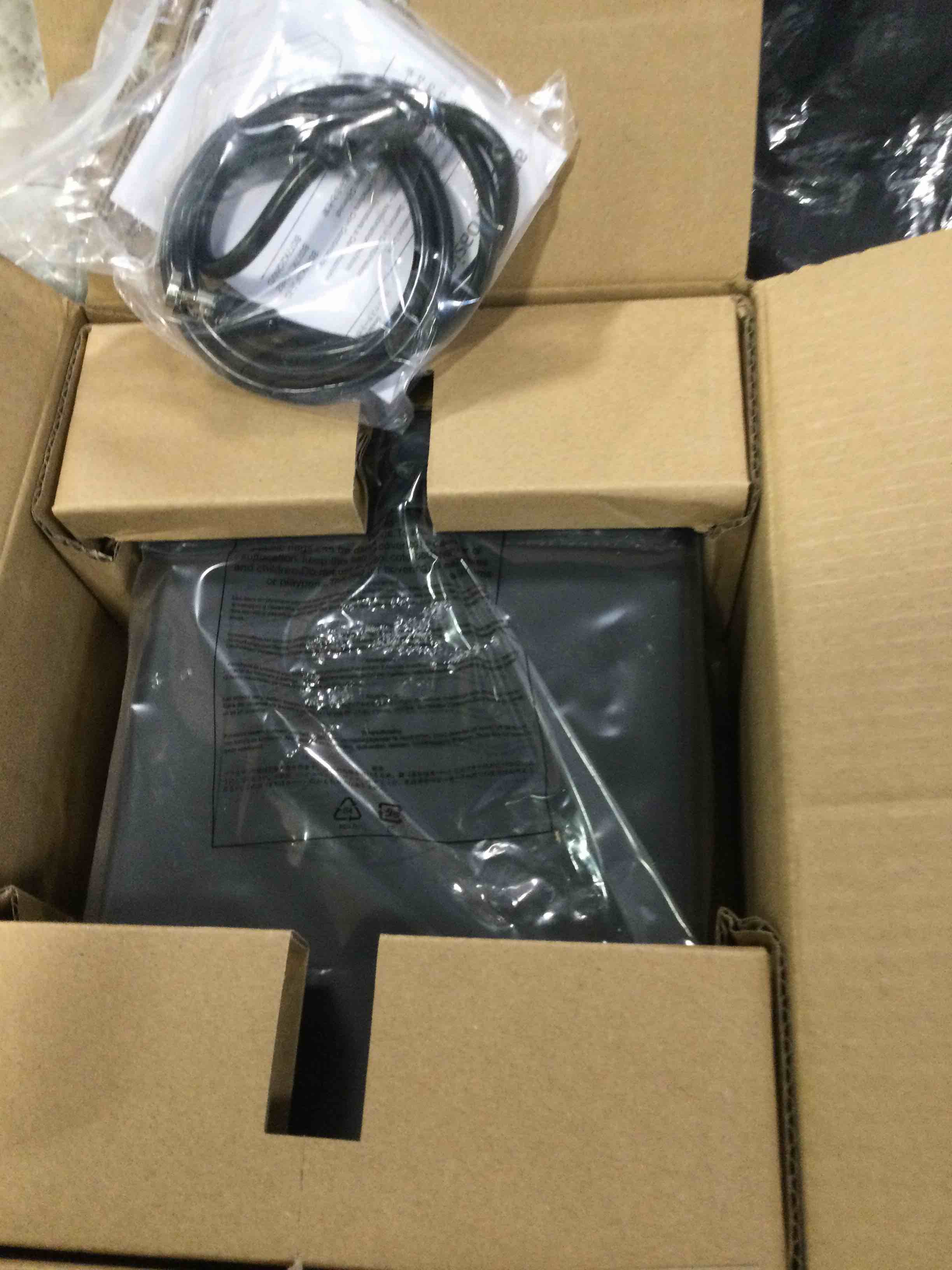 https://s3.amazonaws.com/lotting-images-prod/bidfta/RED6560074_1715881375250.jpeg