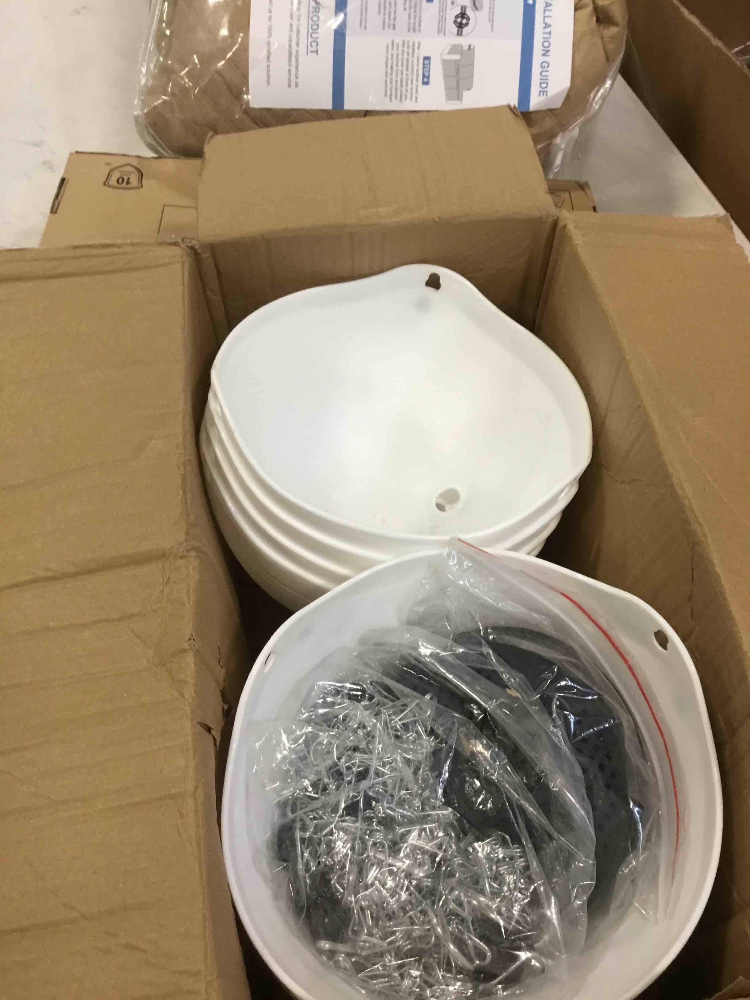 https://s3.amazonaws.com/lotting-images-prod/bidfta/RED6560151_1715890147511.jpeg