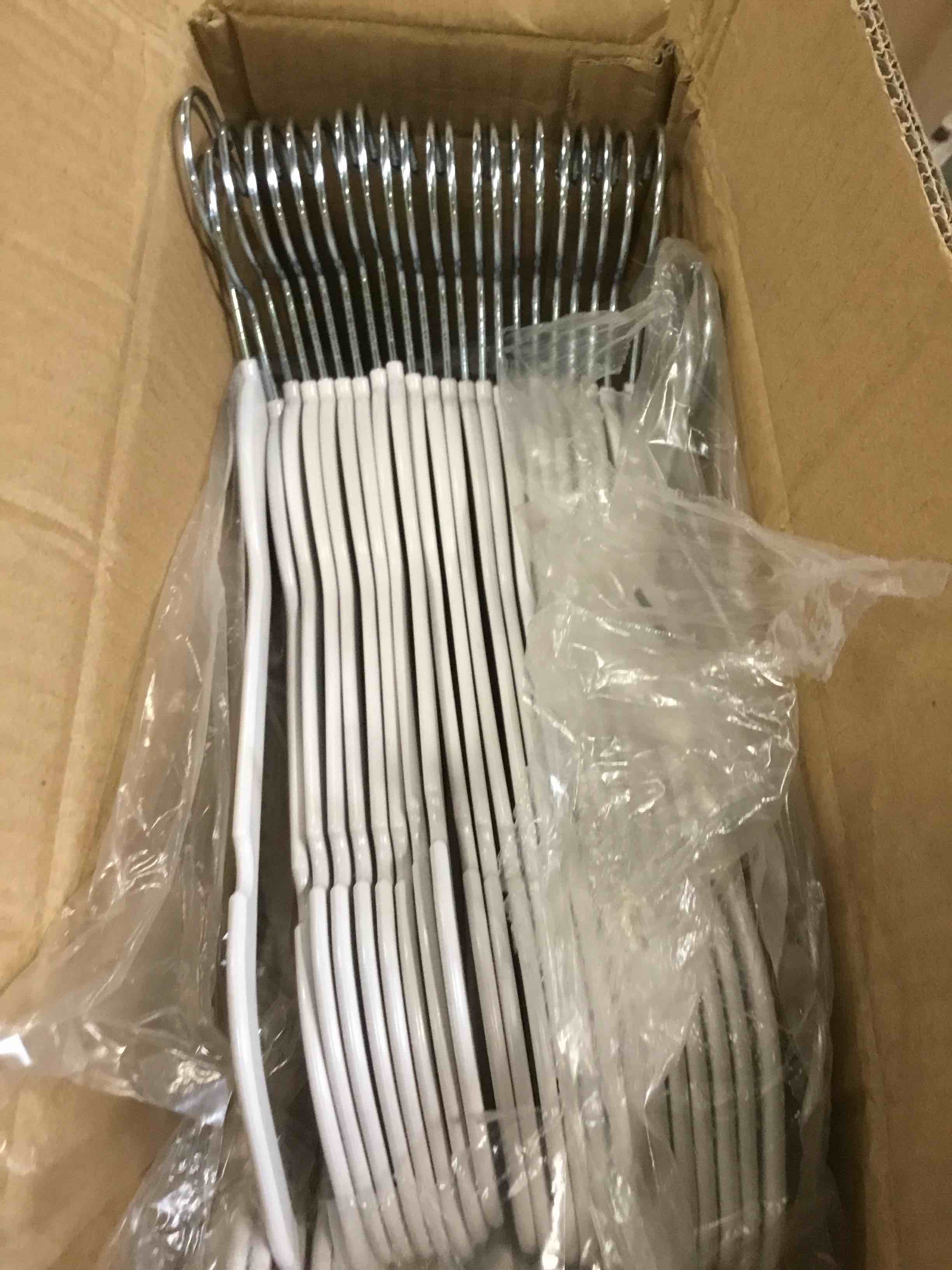 https://s3.amazonaws.com/lotting-images-prod/bidfta/RED6560156_1715890614034.jpeg