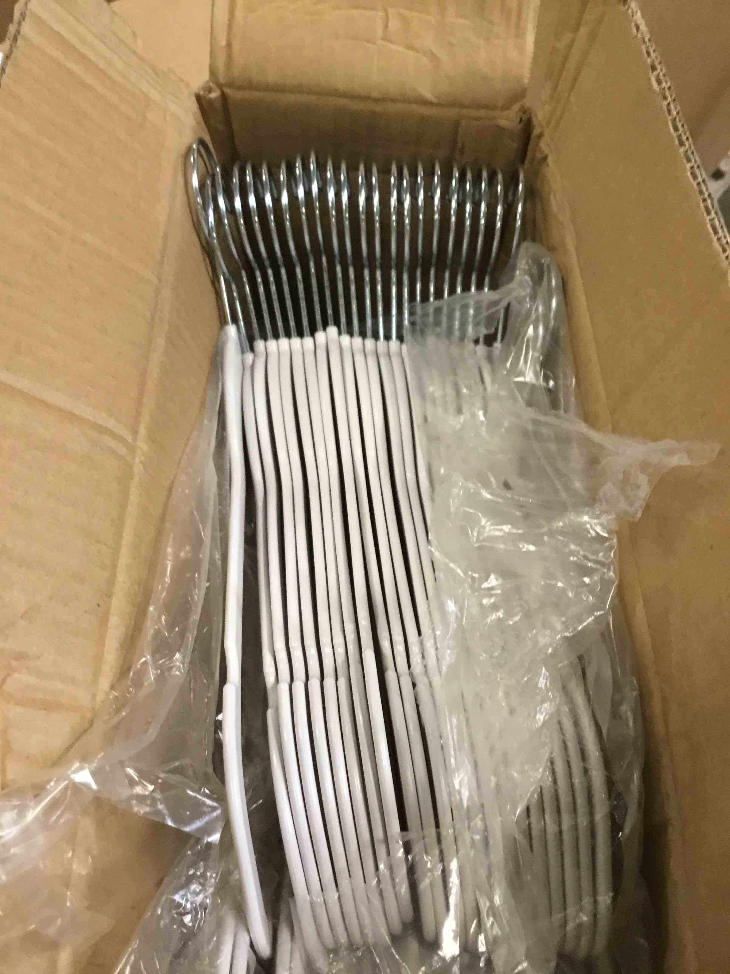 https://s3.amazonaws.com/lotting-images-prod/bidfta/RED6560156_1715890615444.jpeg