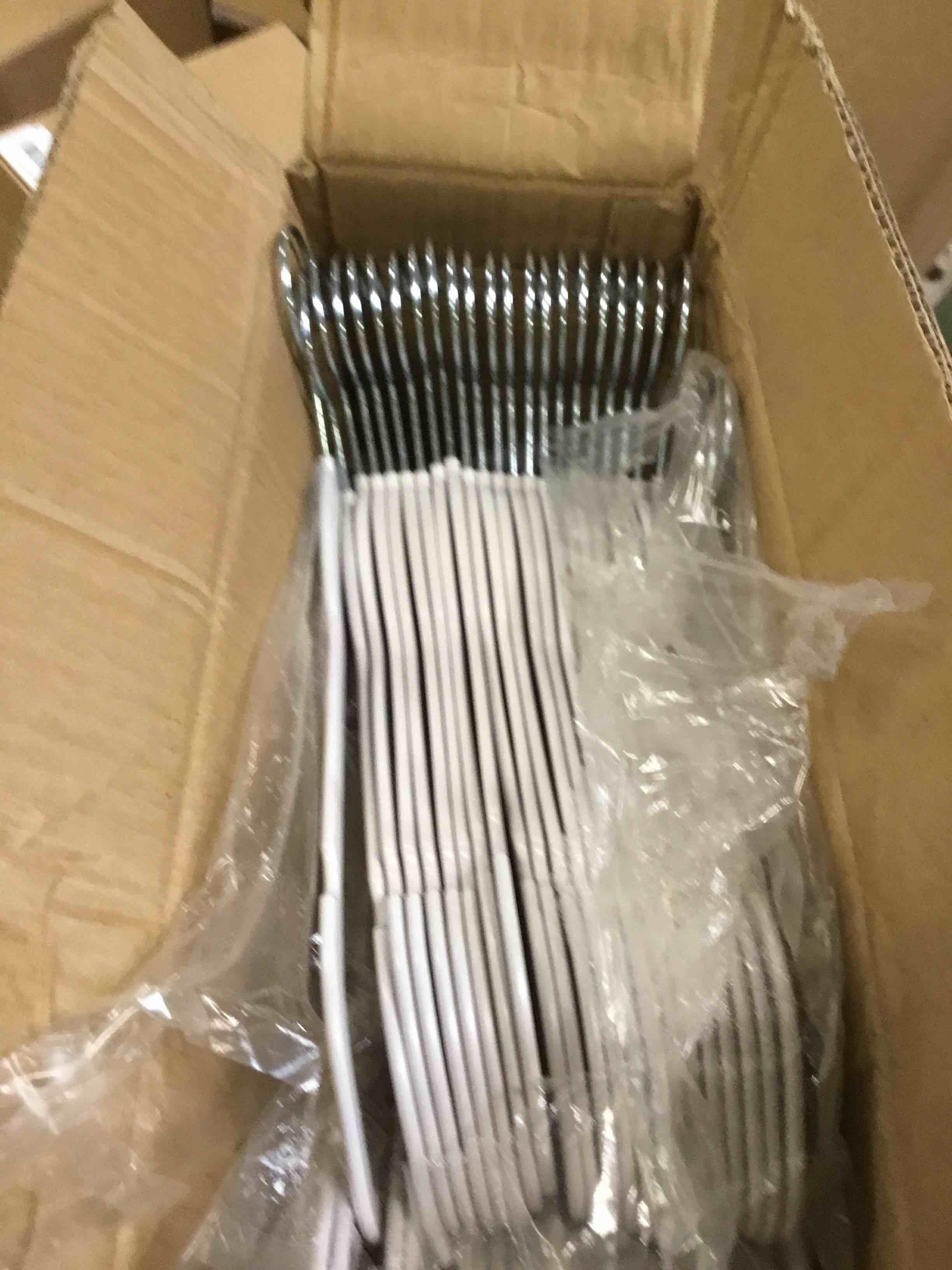 https://s3.amazonaws.com/lotting-images-prod/bidfta/RED6560156_1715890616423.jpeg