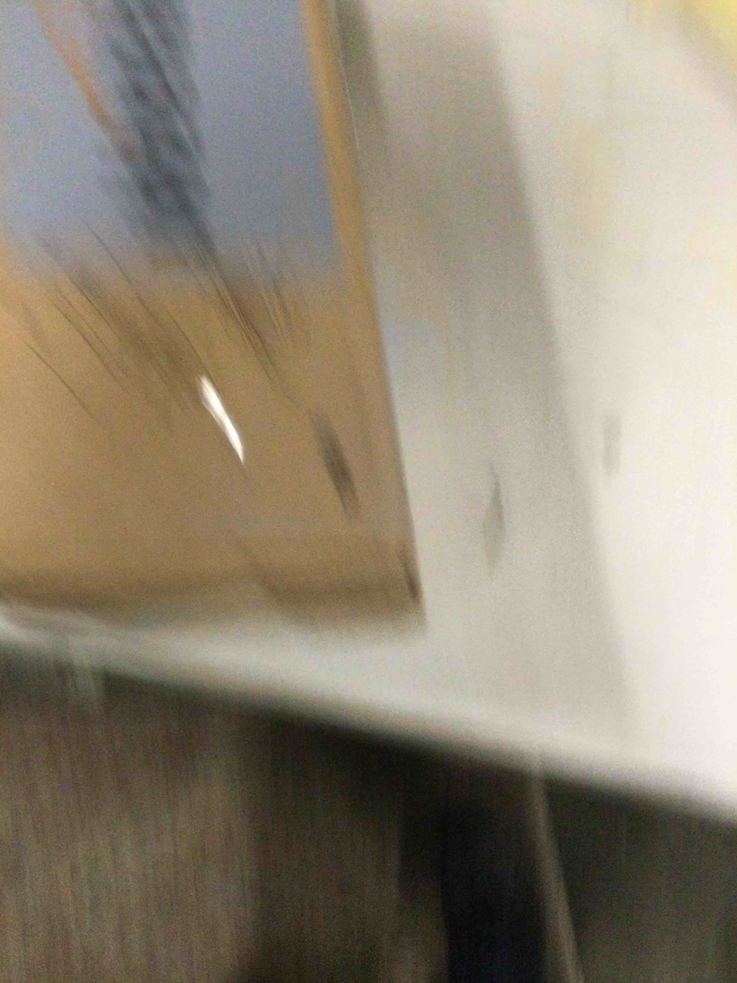 https://s3.amazonaws.com/lotting-images-prod/bidfta/RED6560168_1715948773180.jpeg