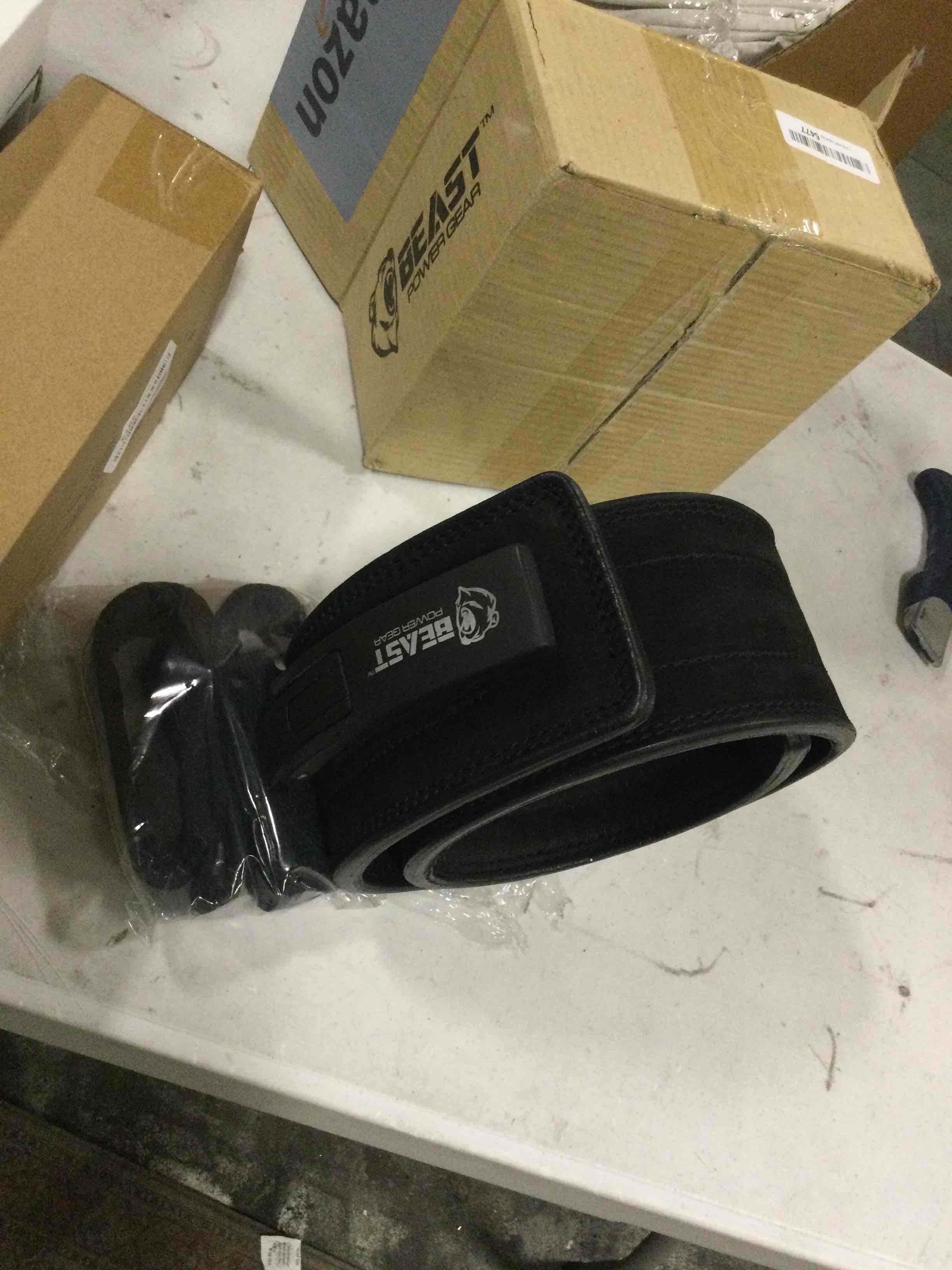 https://s3.amazonaws.com/lotting-images-prod/bidfta/RED6560202_1715953630412.jpeg