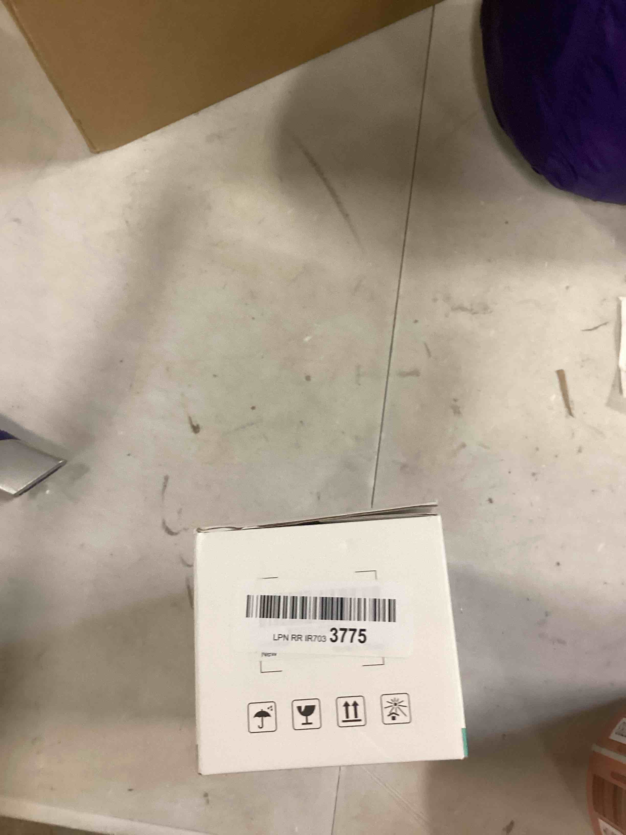 https://s3.amazonaws.com/lotting-images-prod/bidfta/RED6560780_1716317677128.jpeg