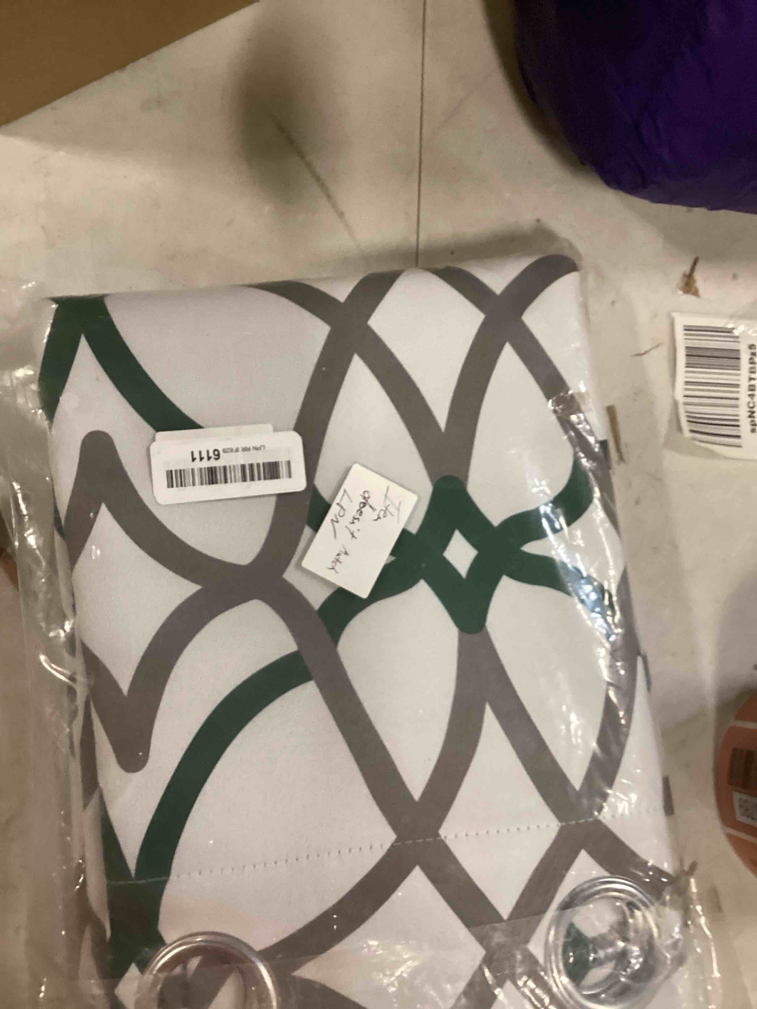 https://s3.amazonaws.com/lotting-images-prod/bidfta/RED6560785_1716317897669.jpeg