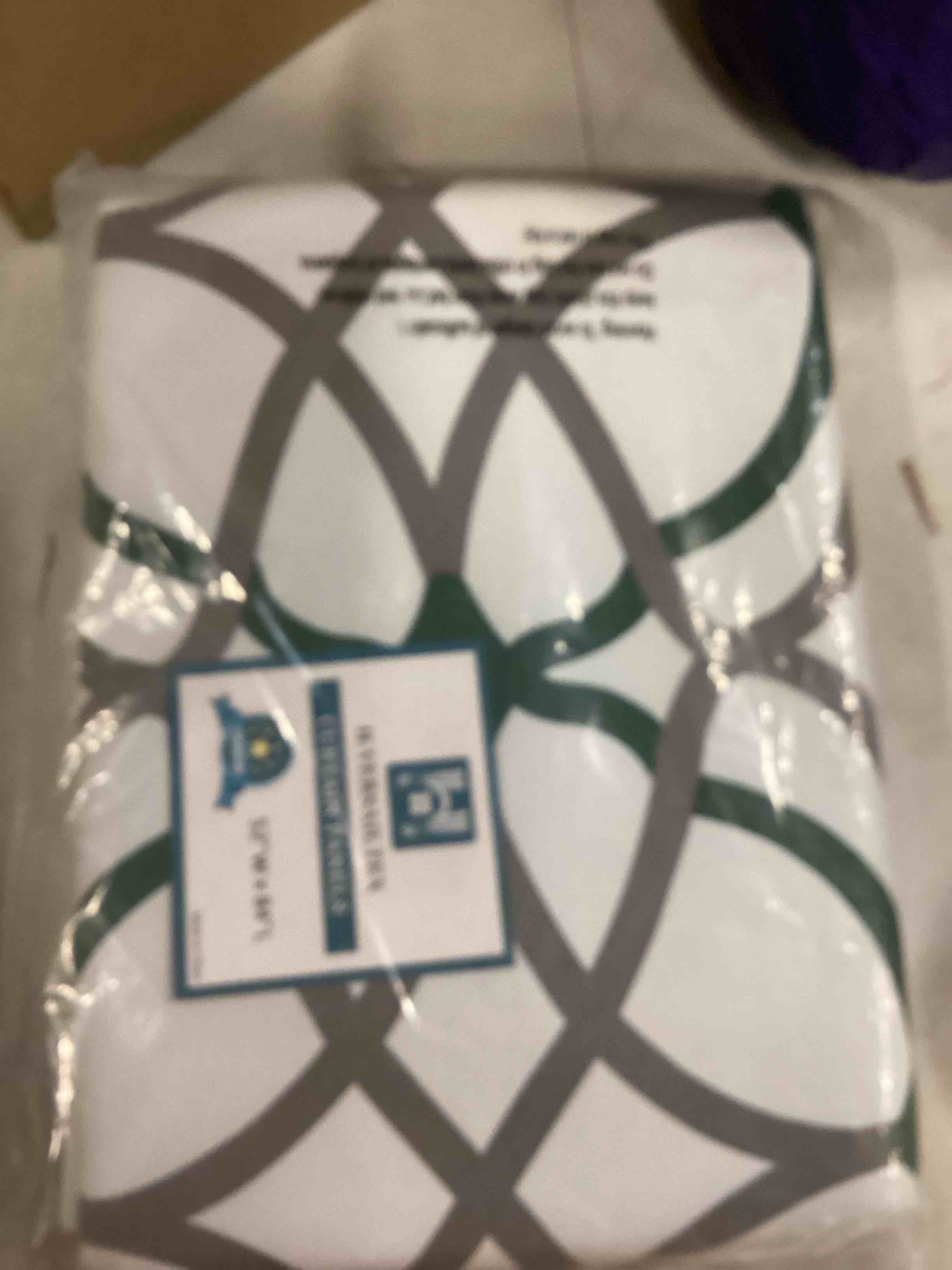 https://s3.amazonaws.com/lotting-images-prod/bidfta/RED6560785_1716317901269.jpeg
