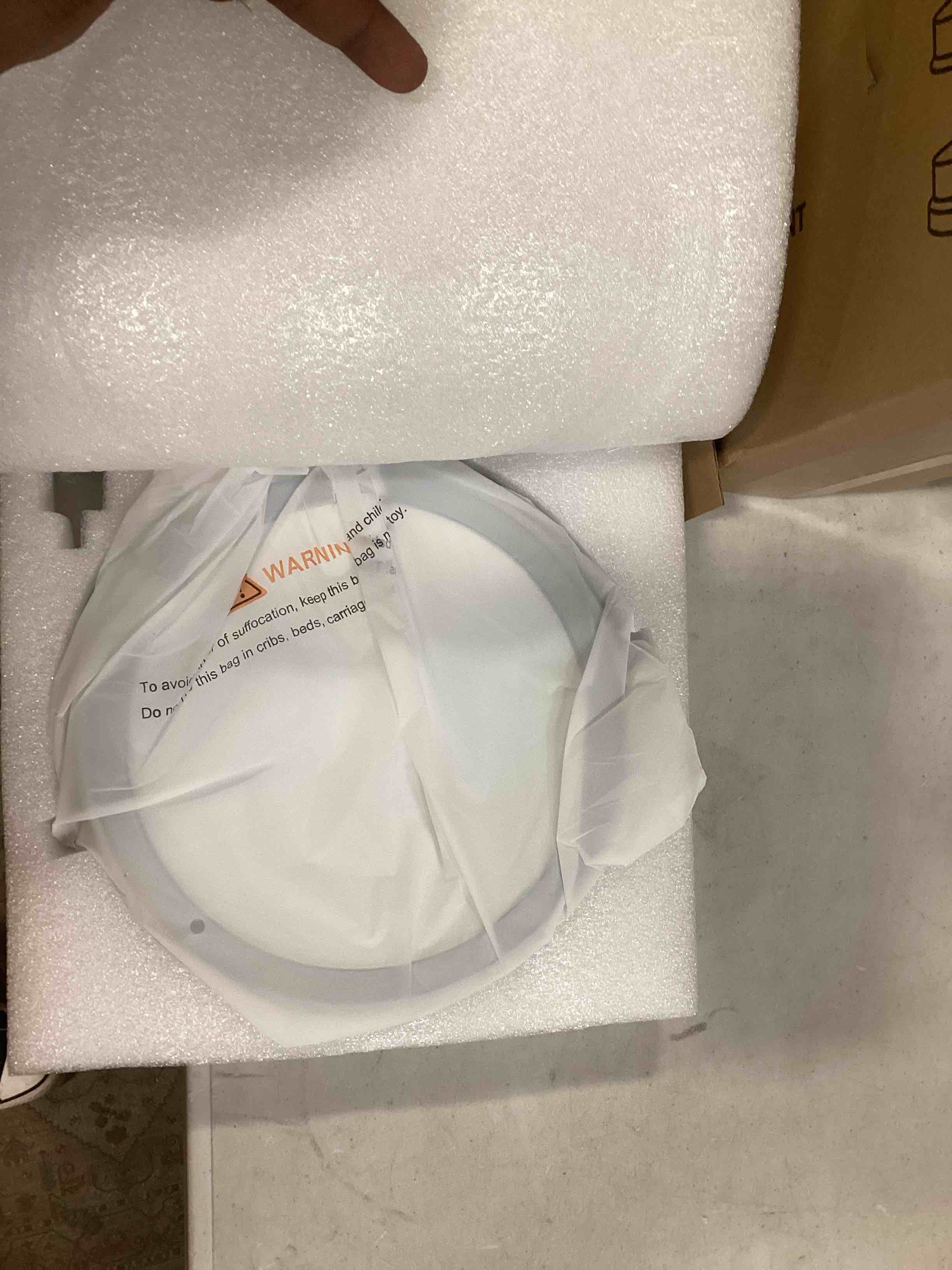 https://s3.amazonaws.com/lotting-images-prod/bidfta/RED6560791_1716318553293.jpeg