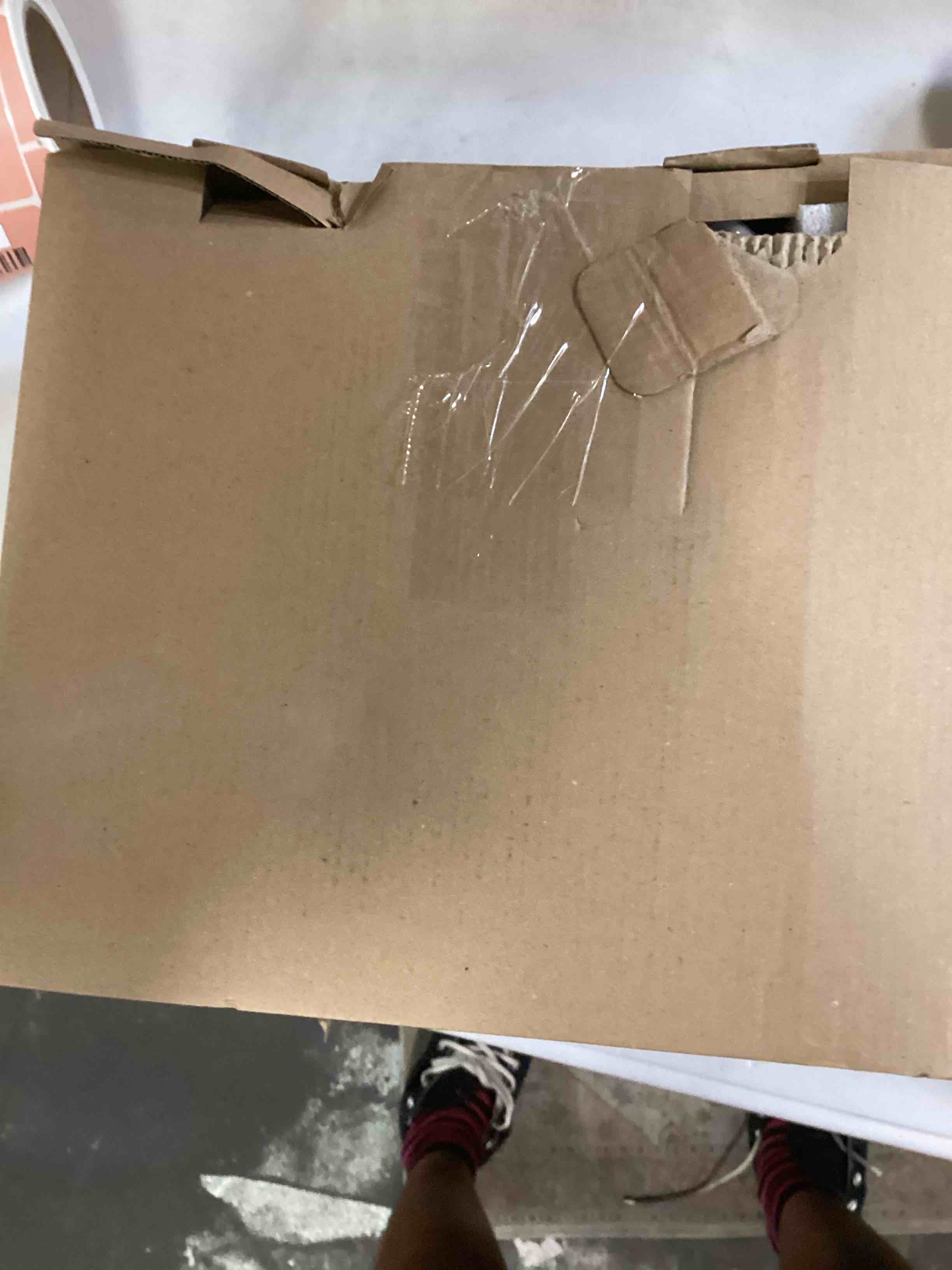 https://s3.amazonaws.com/lotting-images-prod/bidfta/RED6560810_1716320654903.jpeg