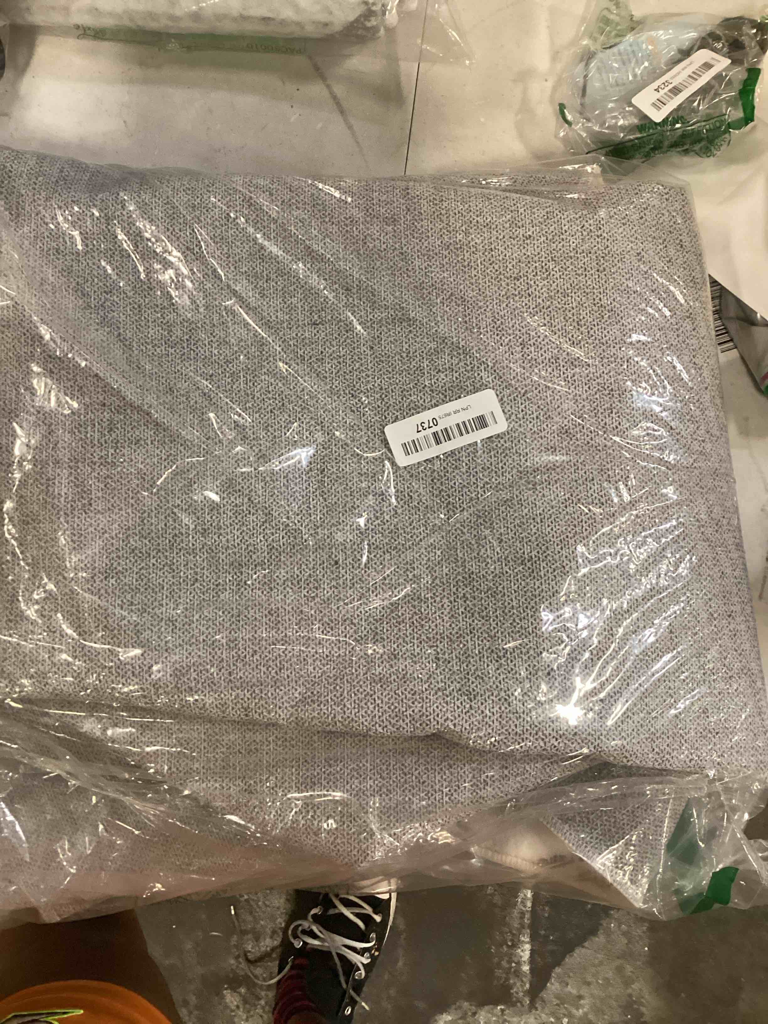 https://s3.amazonaws.com/lotting-images-prod/bidfta/RED6560810_1716320756173.jpeg