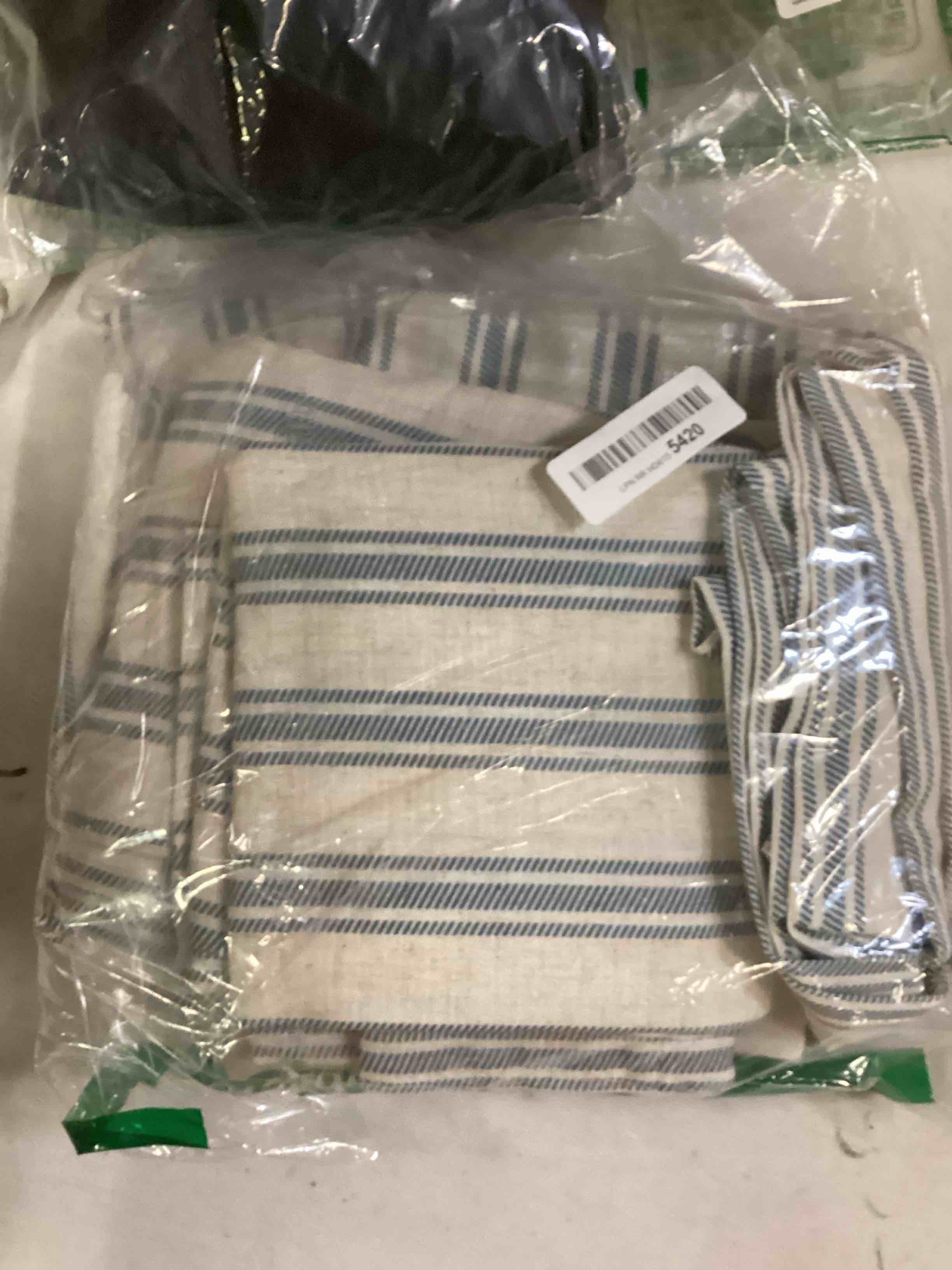 https://s3.amazonaws.com/lotting-images-prod/bidfta/RED6560819_1716321198564.jpeg
