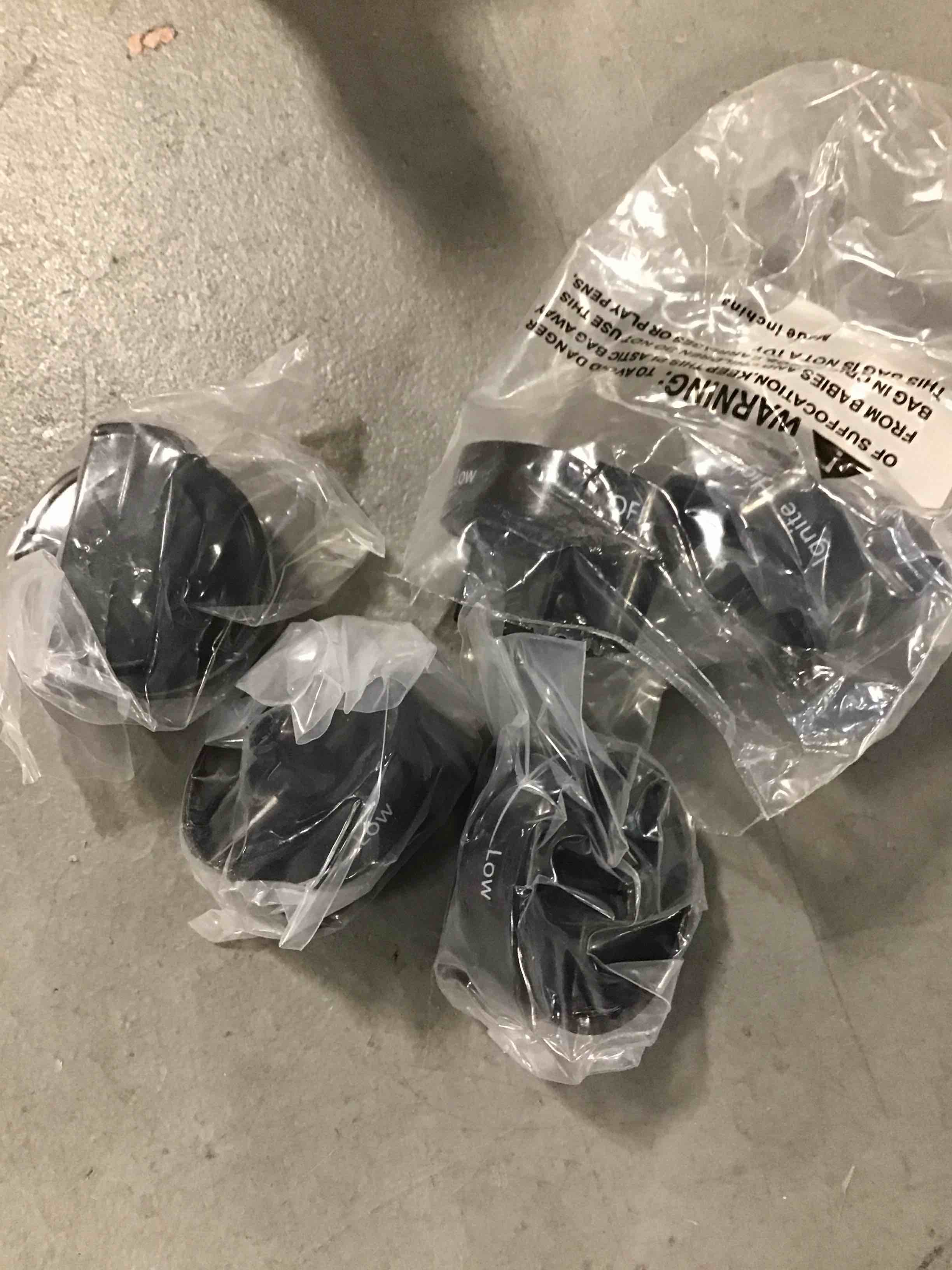 https://s3.amazonaws.com/lotting-images-prod/bidfta/RED6561509_1716224283833.jpeg