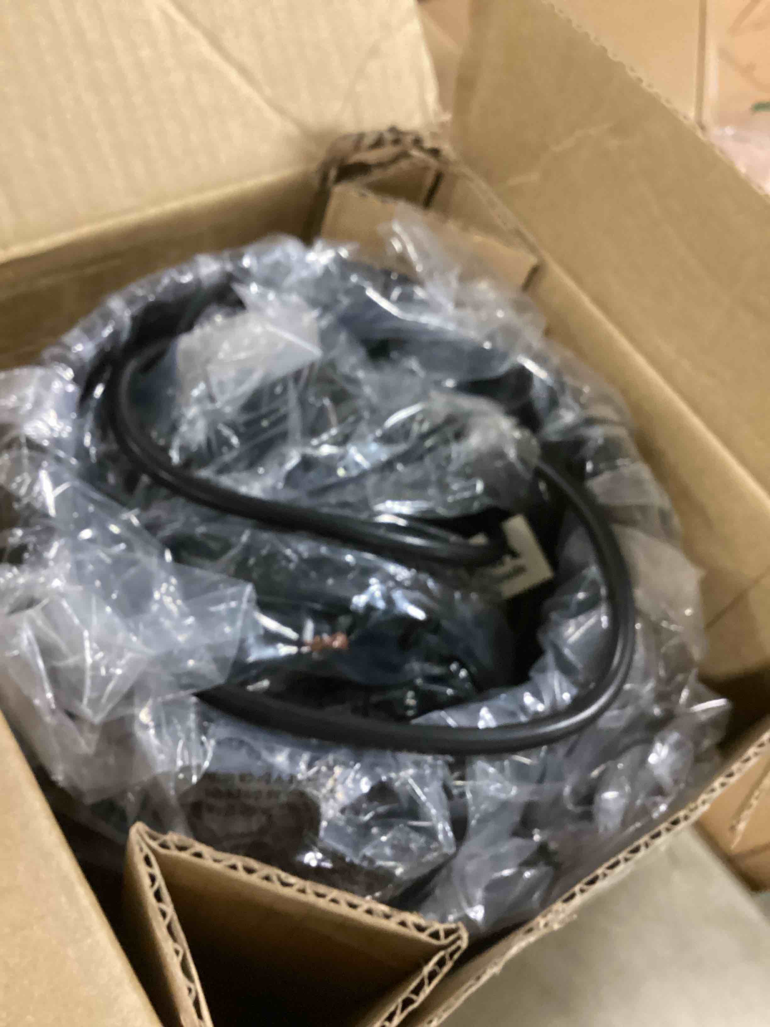 https://s3.amazonaws.com/lotting-images-prod/bidfta/RED6561791_1716379908249.jpeg