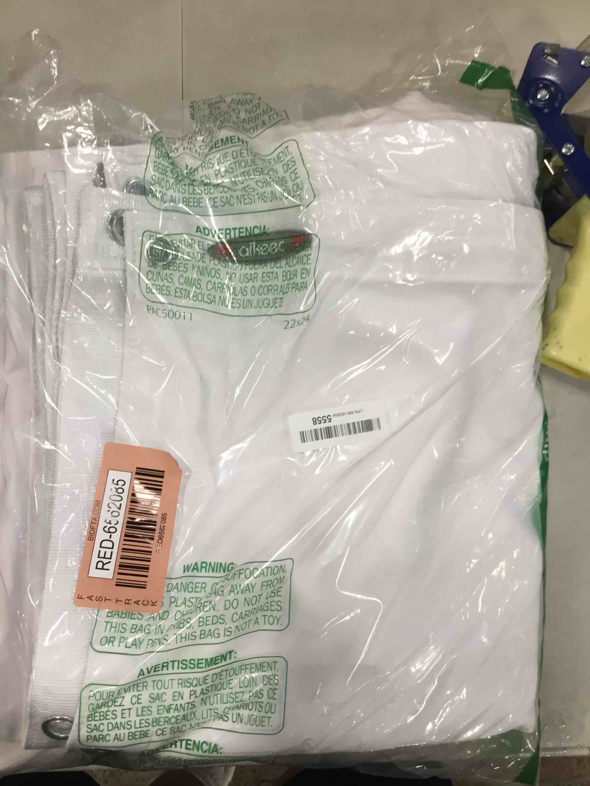 https://s3.amazonaws.com/lotting-images-prod/bidfta/RED6562085_1716478008798.jpeg