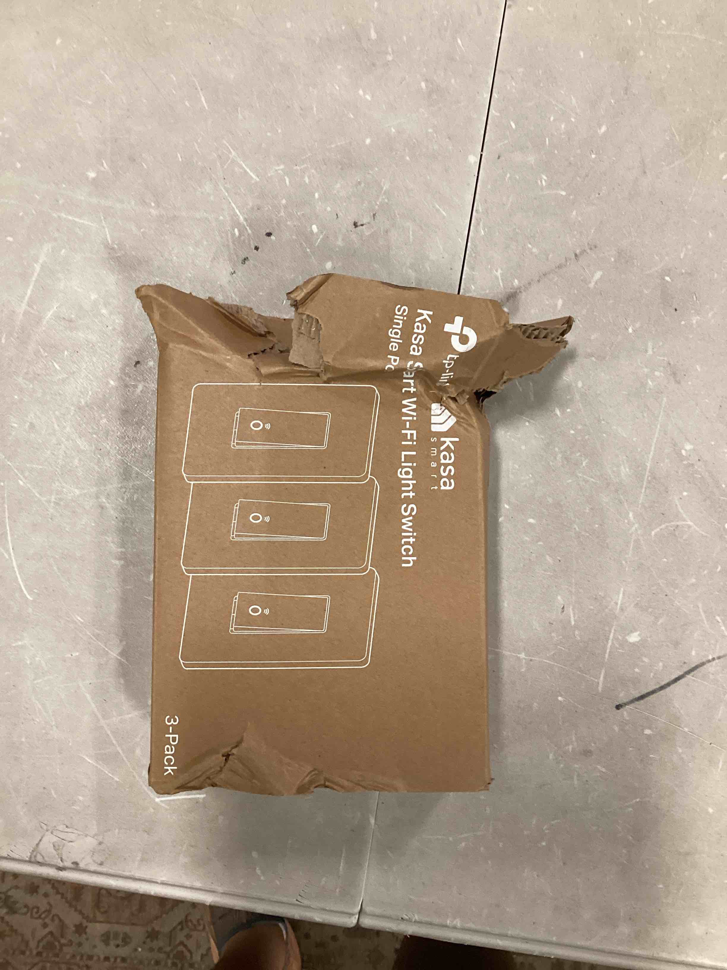 https://s3.amazonaws.com/lotting-images-prod/bidfta/RED6562494_1716637761217.jpeg