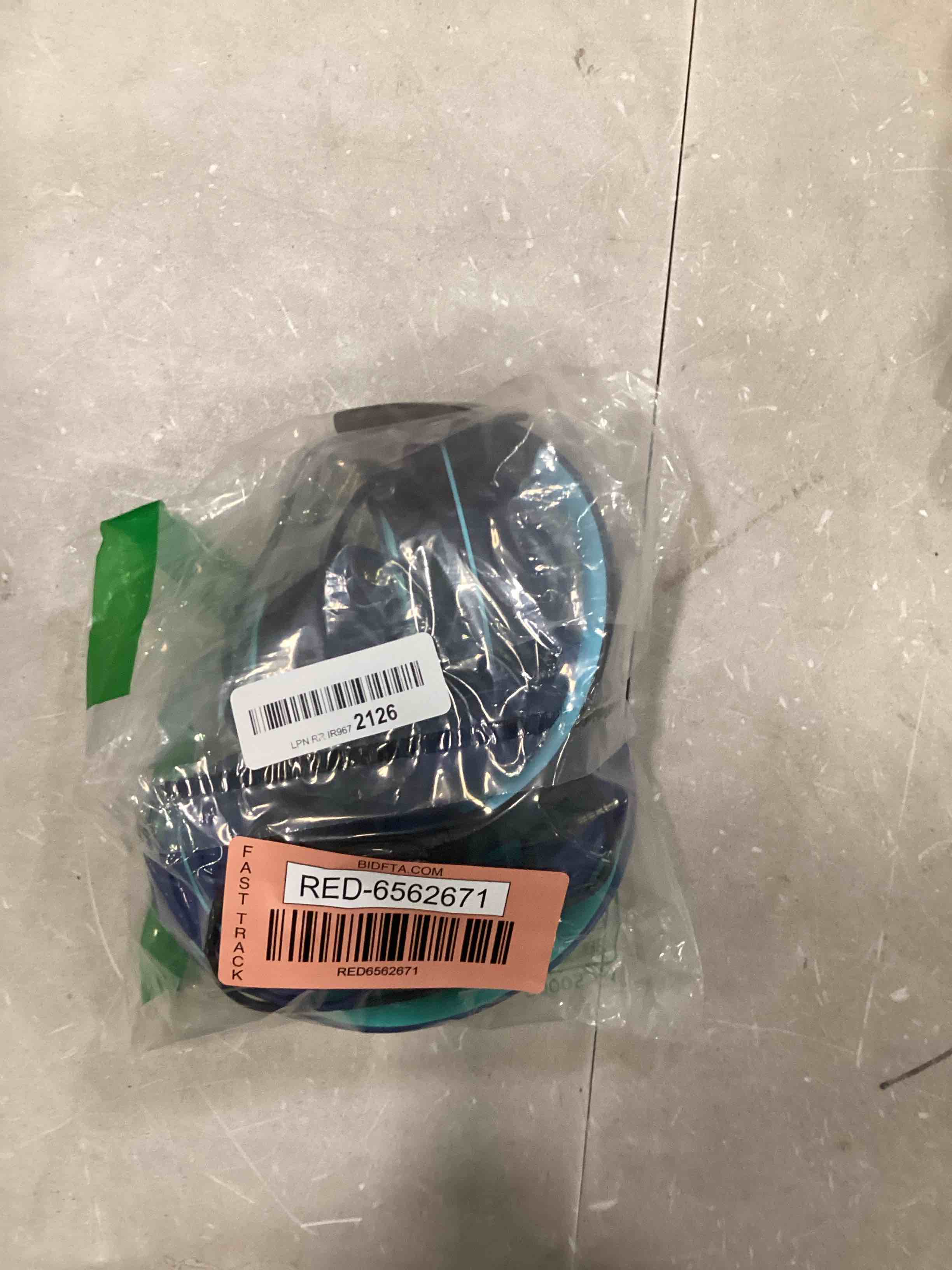 https://s3.amazonaws.com/lotting-images-prod/bidfta/RED6562671_1716655776949.jpeg