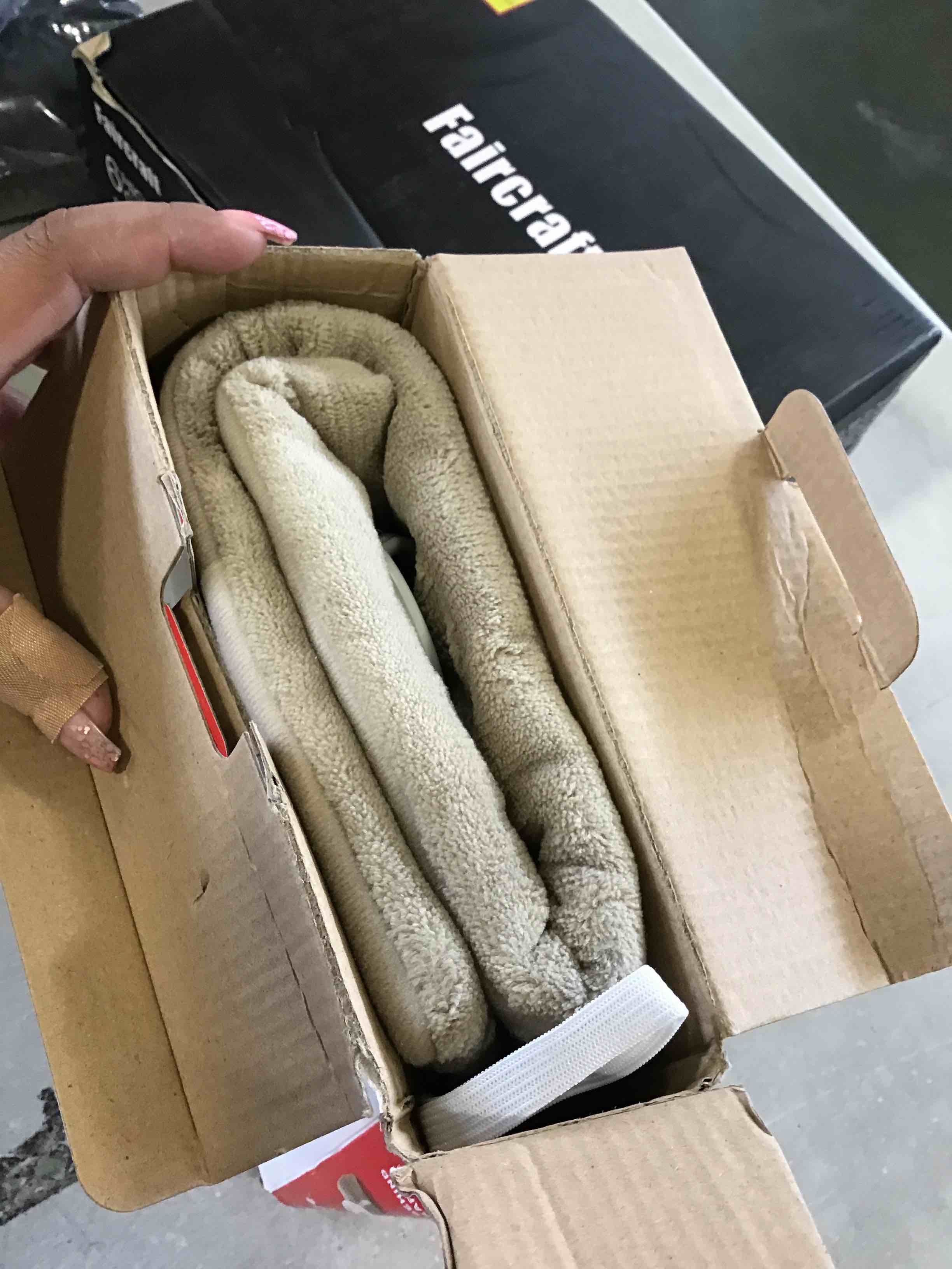 https://s3.amazonaws.com/lotting-images-prod/bidfta/RED6563109_1715799837055.jpeg