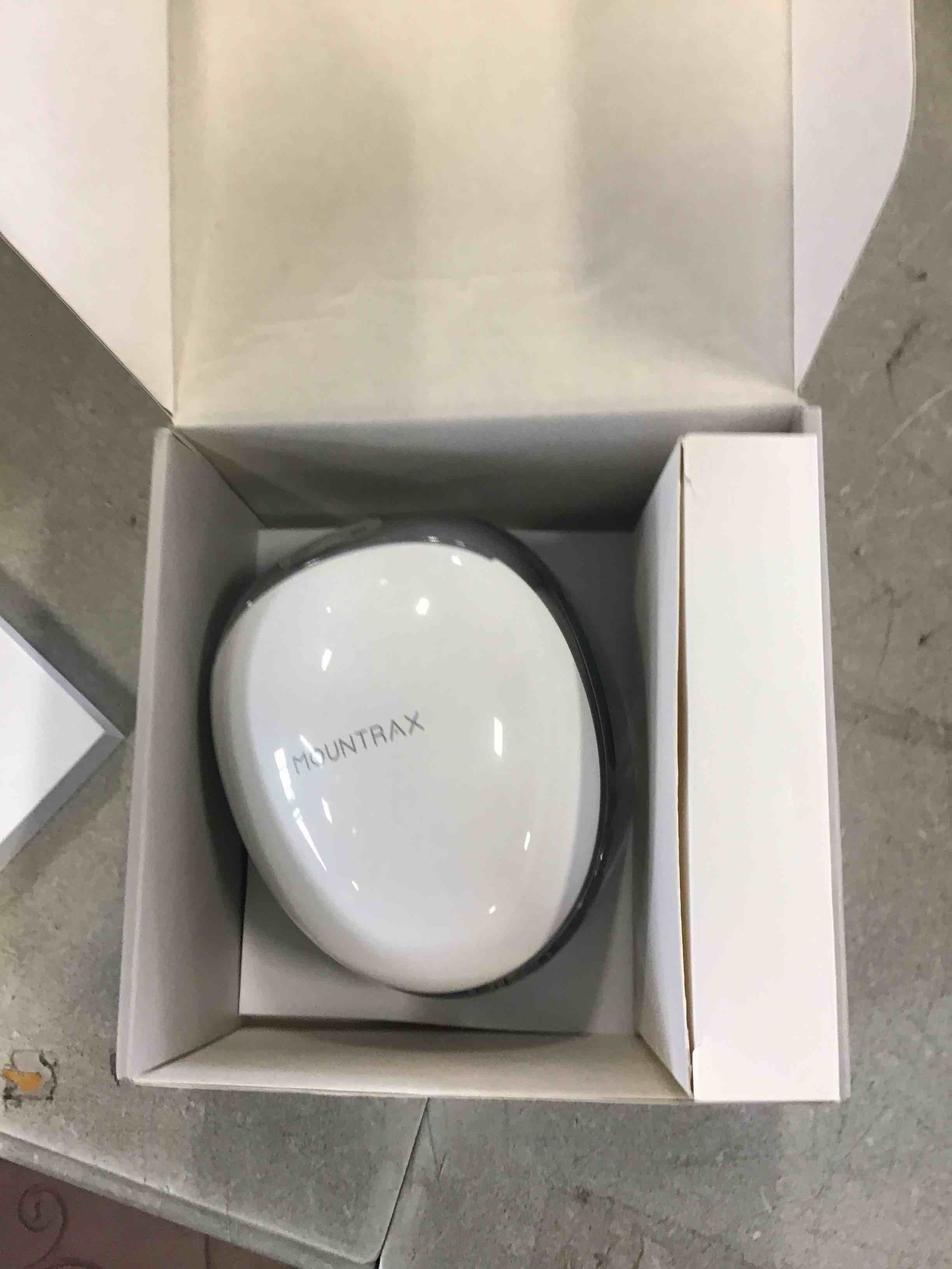 https://s3.amazonaws.com/lotting-images-prod/bidfta/RED6563771_1715970328063.jpeg