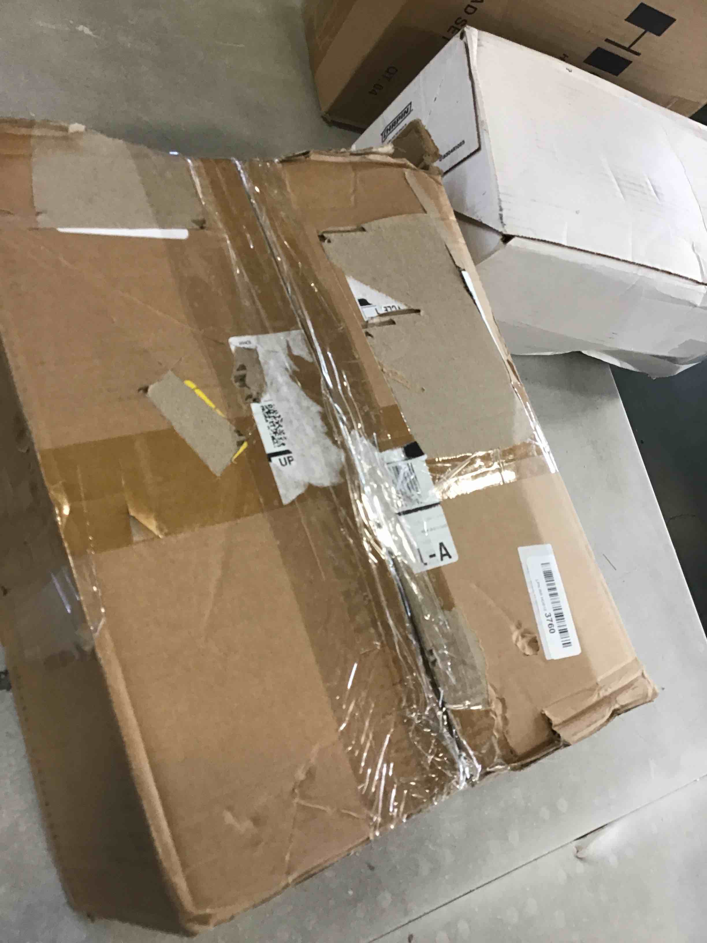 https://s3.amazonaws.com/lotting-images-prod/bidfta/RED6564385_1716220587761.jpeg