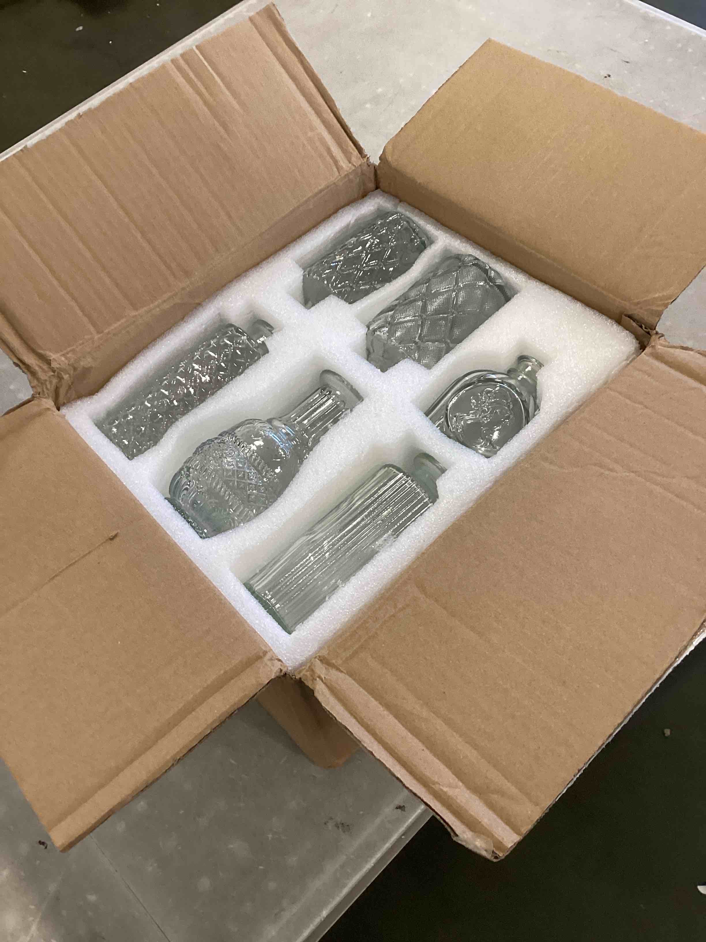 https://s3.amazonaws.com/lotting-images-prod/bidfta/RED6564577_1716899736547.jpeg