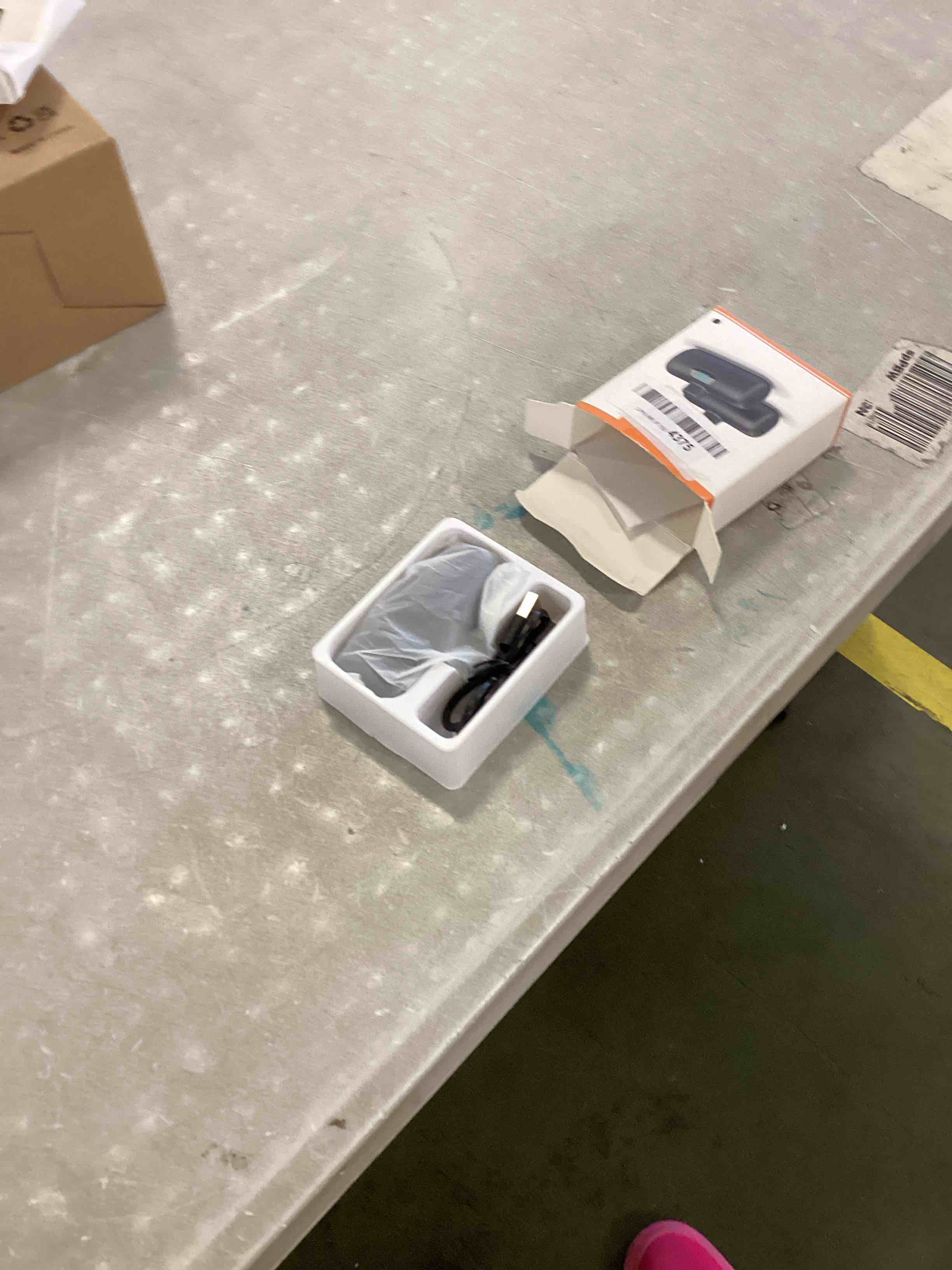 https://s3.amazonaws.com/lotting-images-prod/bidfta/RED6565259_1717074847376.jpeg