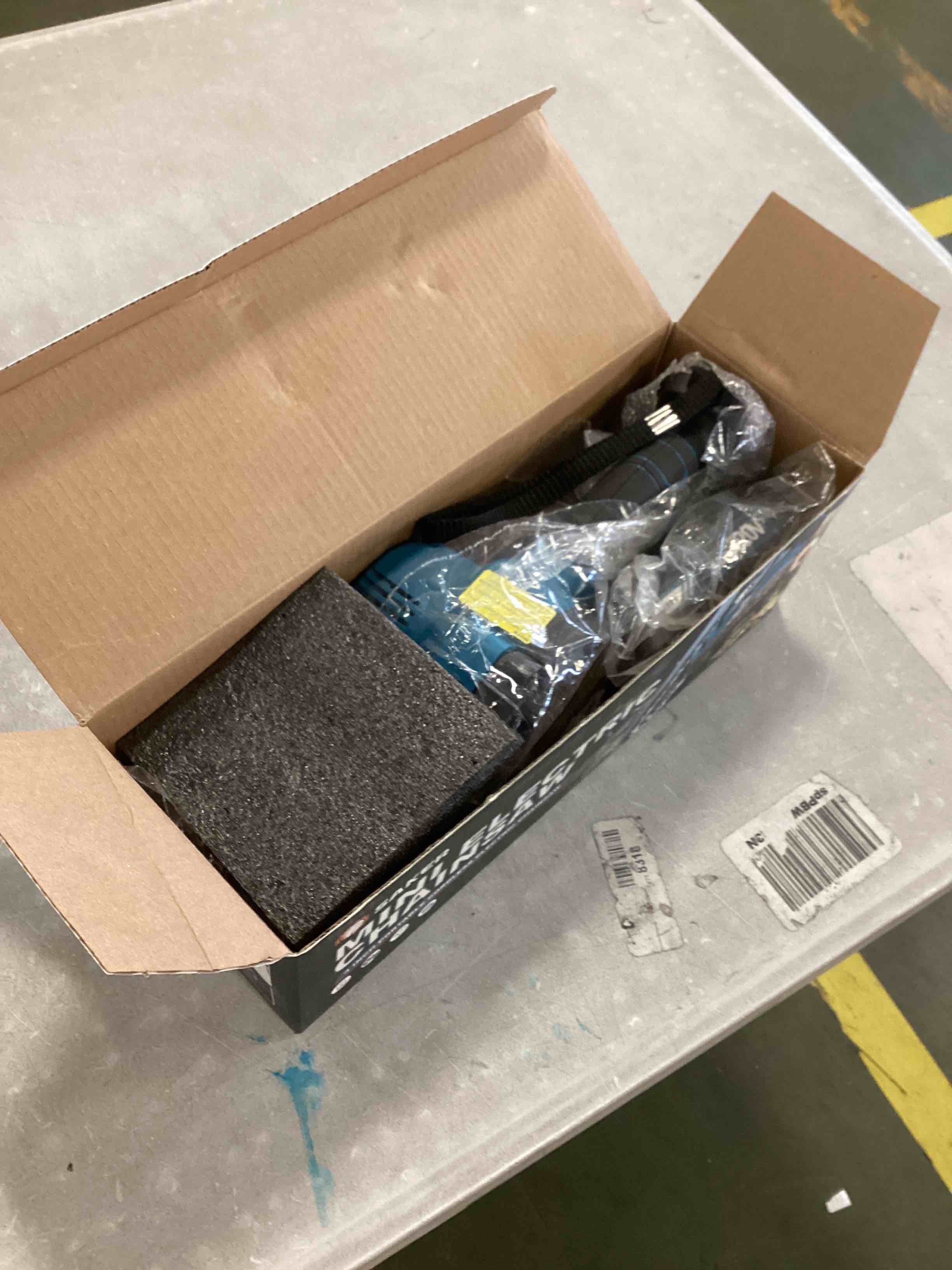 https://s3.amazonaws.com/lotting-images-prod/bidfta/RED6565280_1717077385266.jpeg