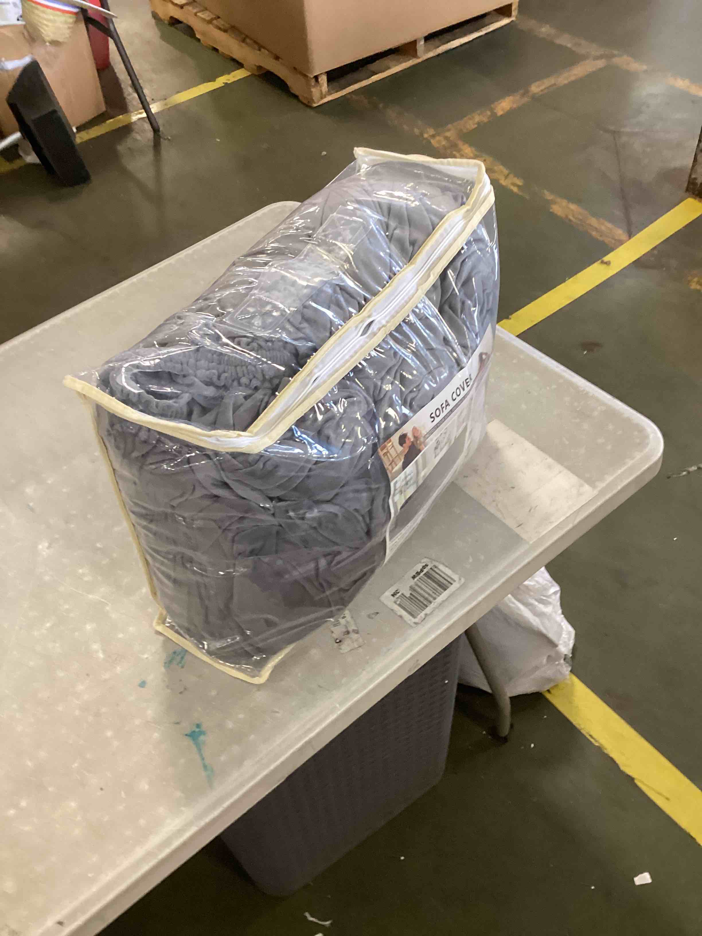 https://s3.amazonaws.com/lotting-images-prod/bidfta/RED6565299_1717079745112.jpeg