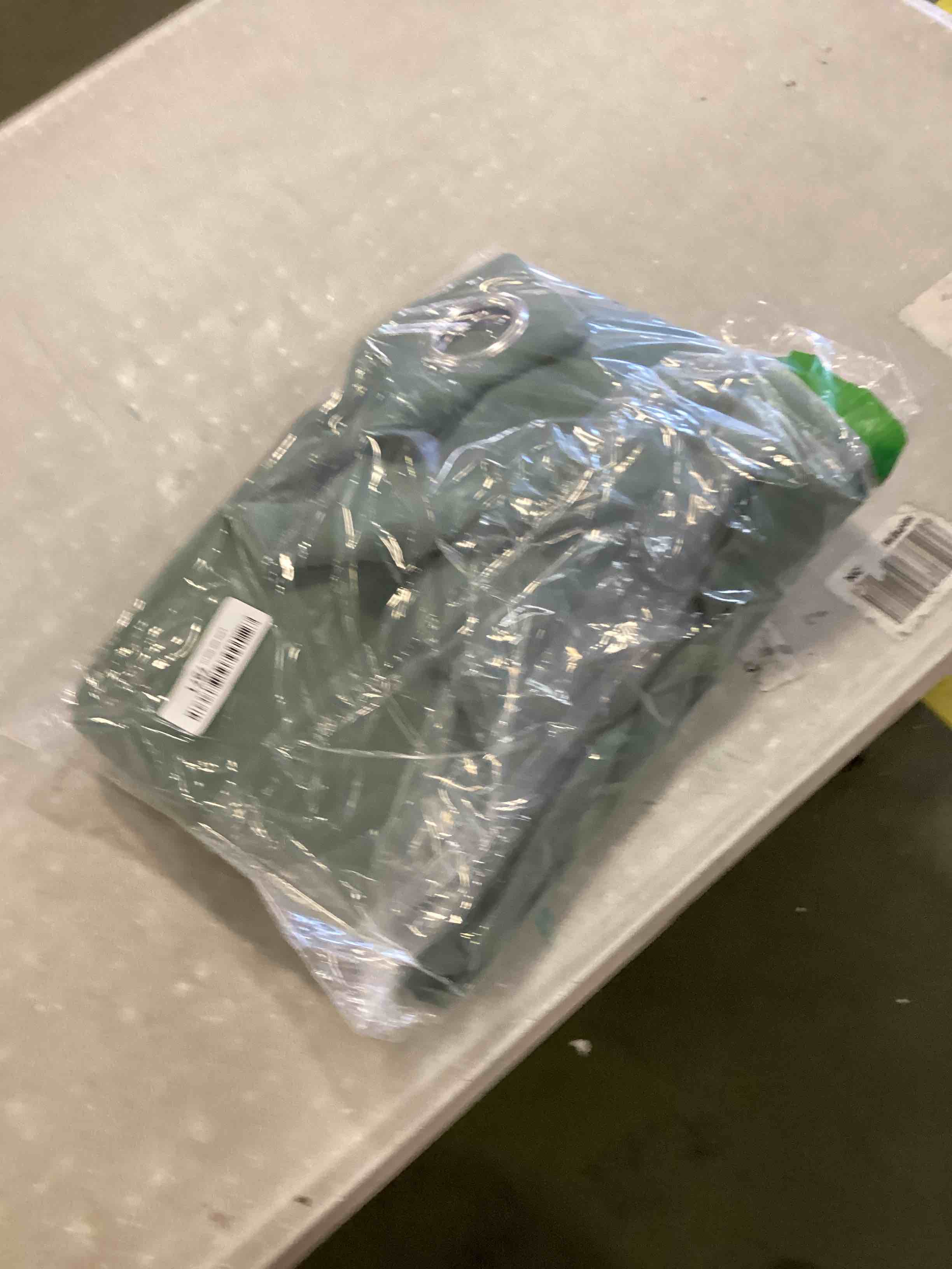 https://s3.amazonaws.com/lotting-images-prod/bidfta/RED6565305_1717080037386.jpeg