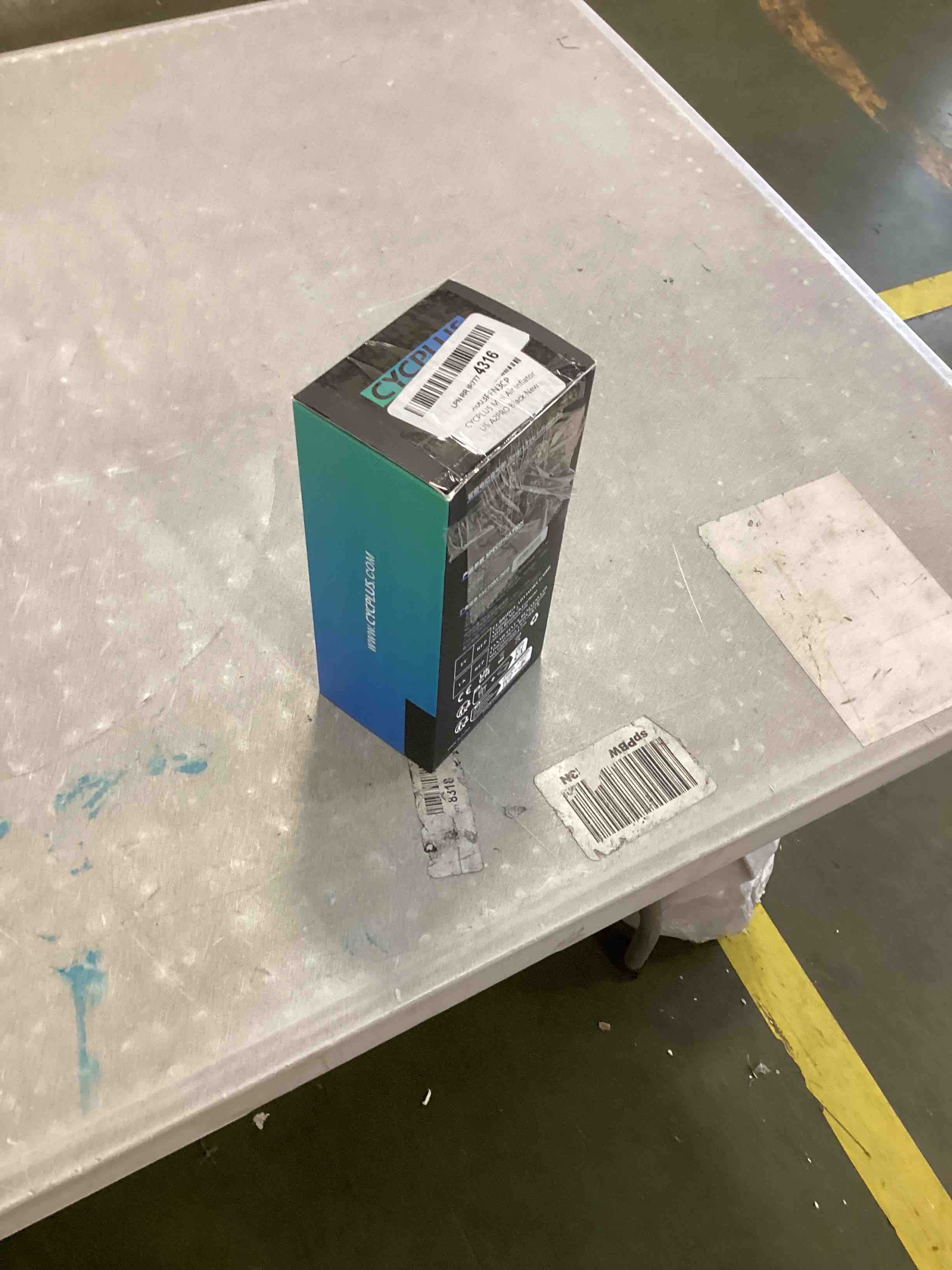 https://s3.amazonaws.com/lotting-images-prod/bidfta/RED6565495_1717099333638.jpeg