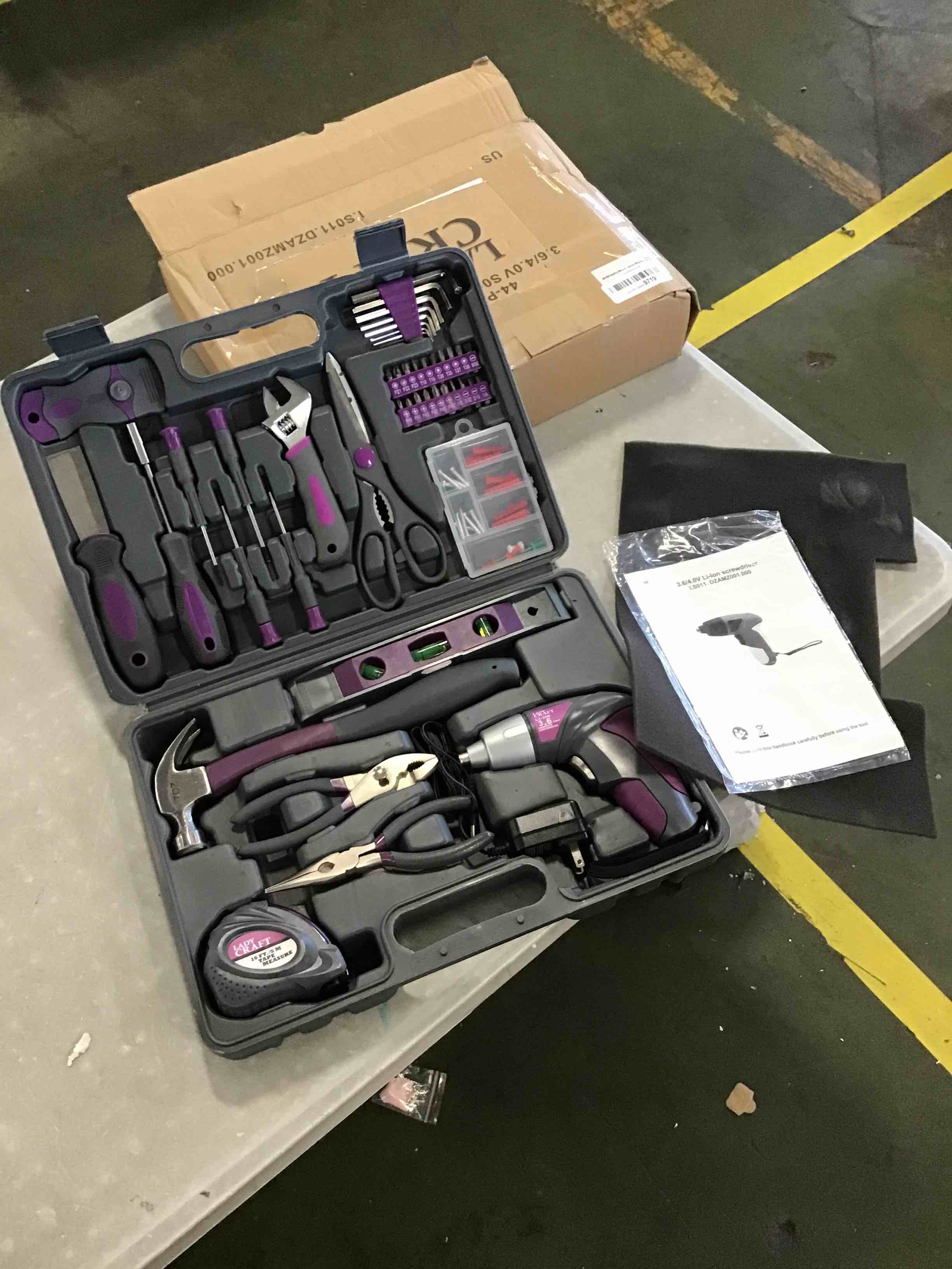 https://s3.amazonaws.com/lotting-images-prod/bidfta/RED6565577_1717162476462.jpeg