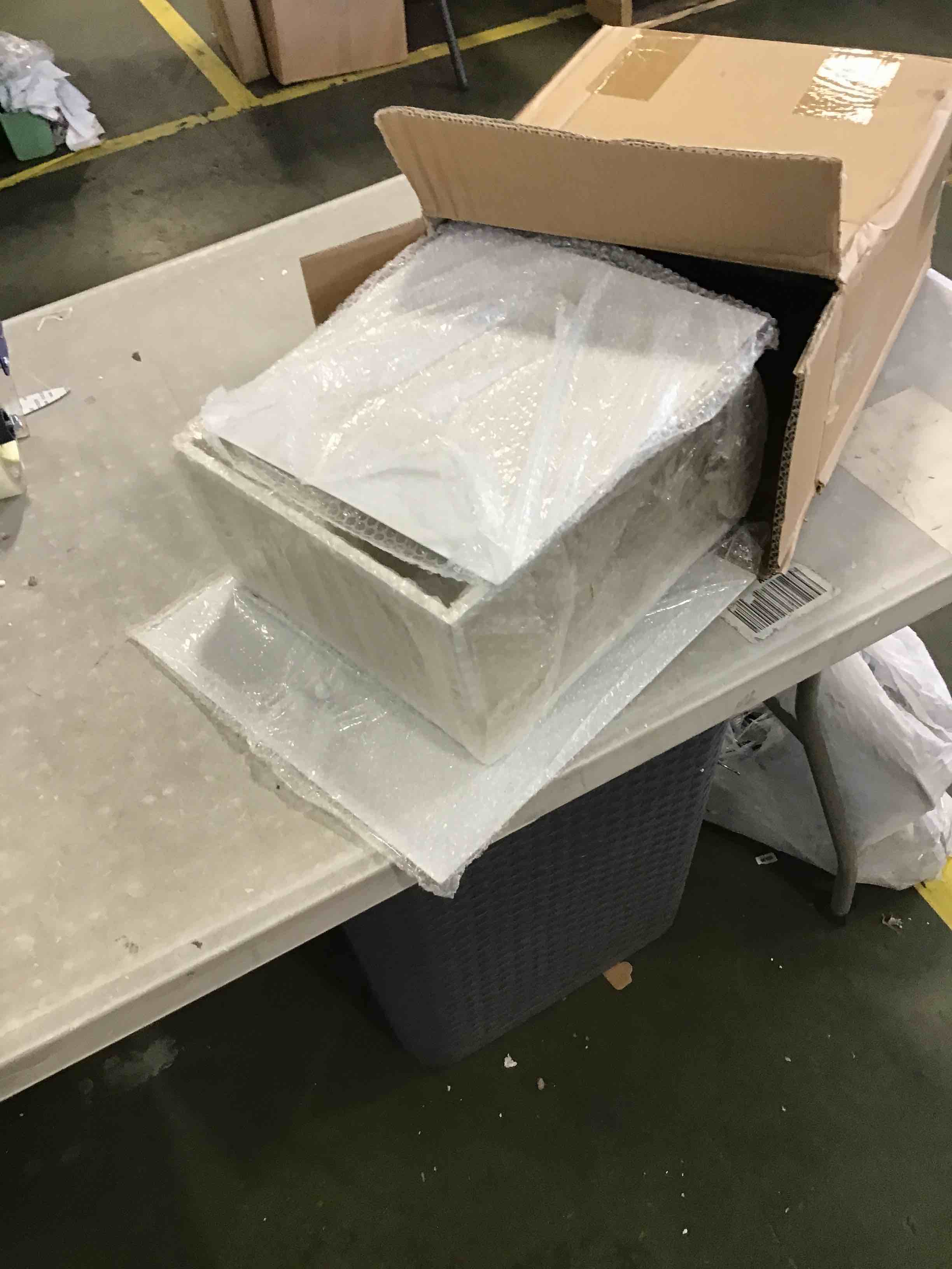 https://s3.amazonaws.com/lotting-images-prod/bidfta/RED6565603_1717165628993.jpeg