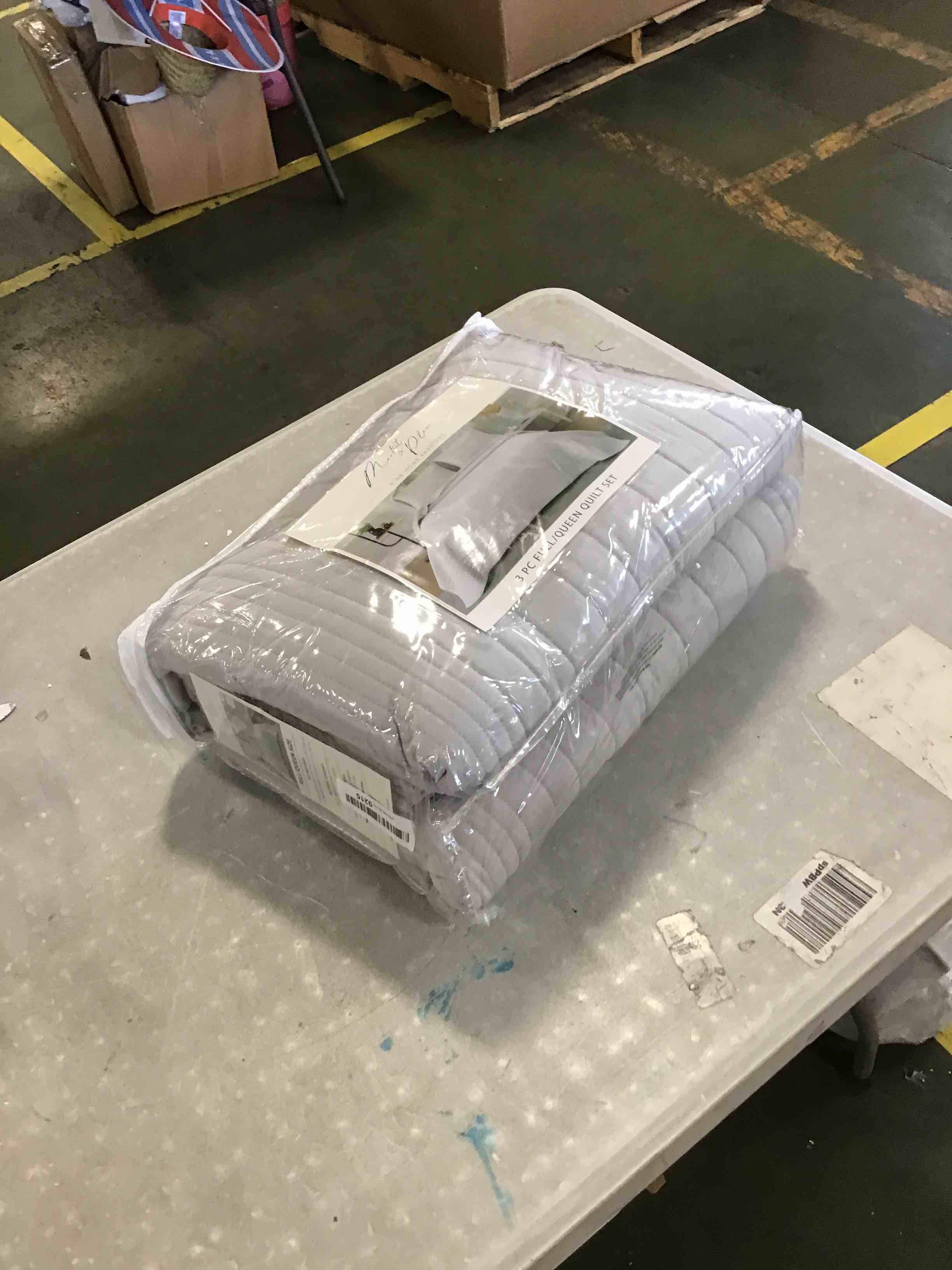 https://s3.amazonaws.com/lotting-images-prod/bidfta/RED6565611_1717166162753.jpeg