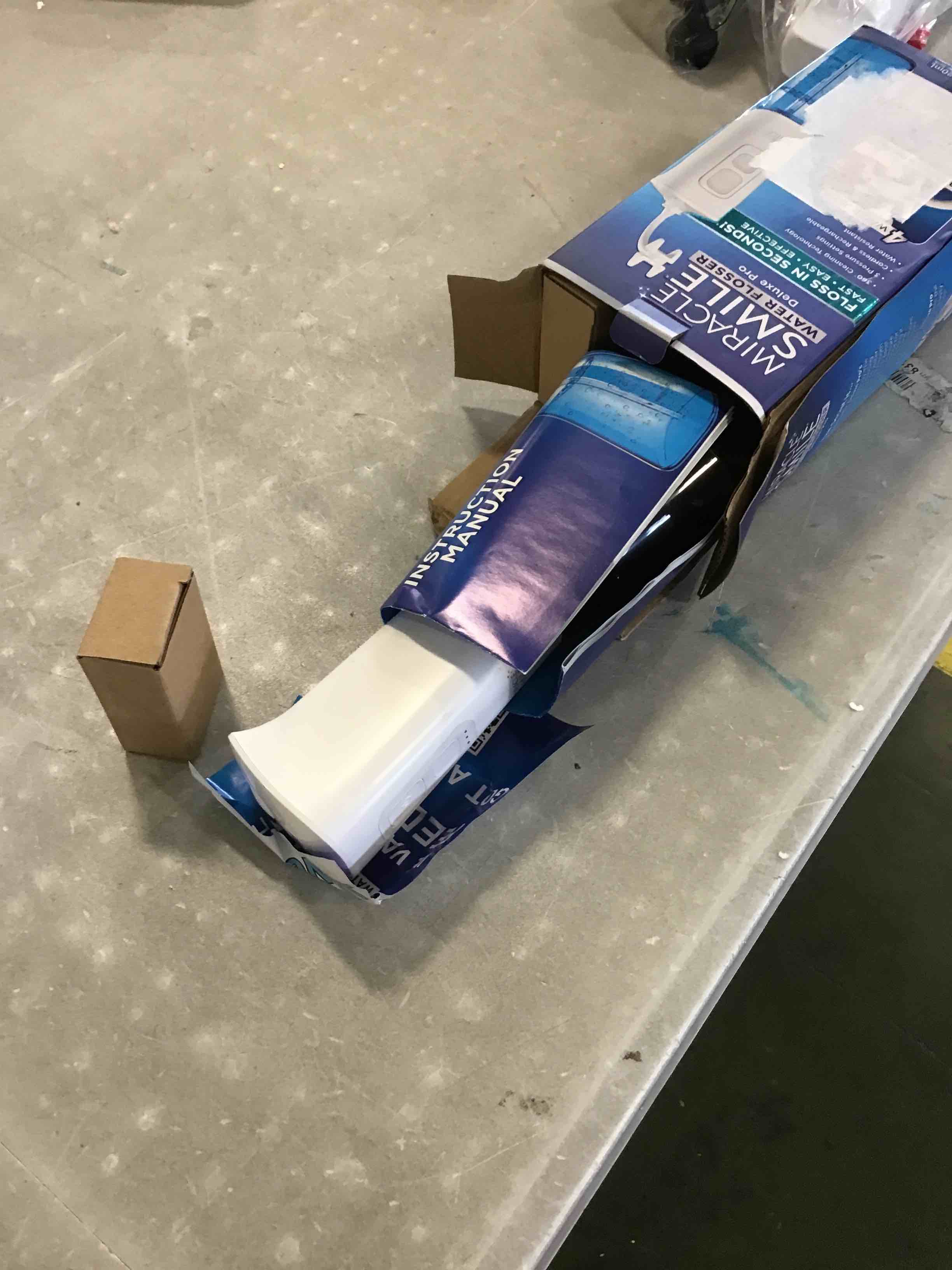 https://s3.amazonaws.com/lotting-images-prod/bidfta/RED6565685_1717174242373.jpeg