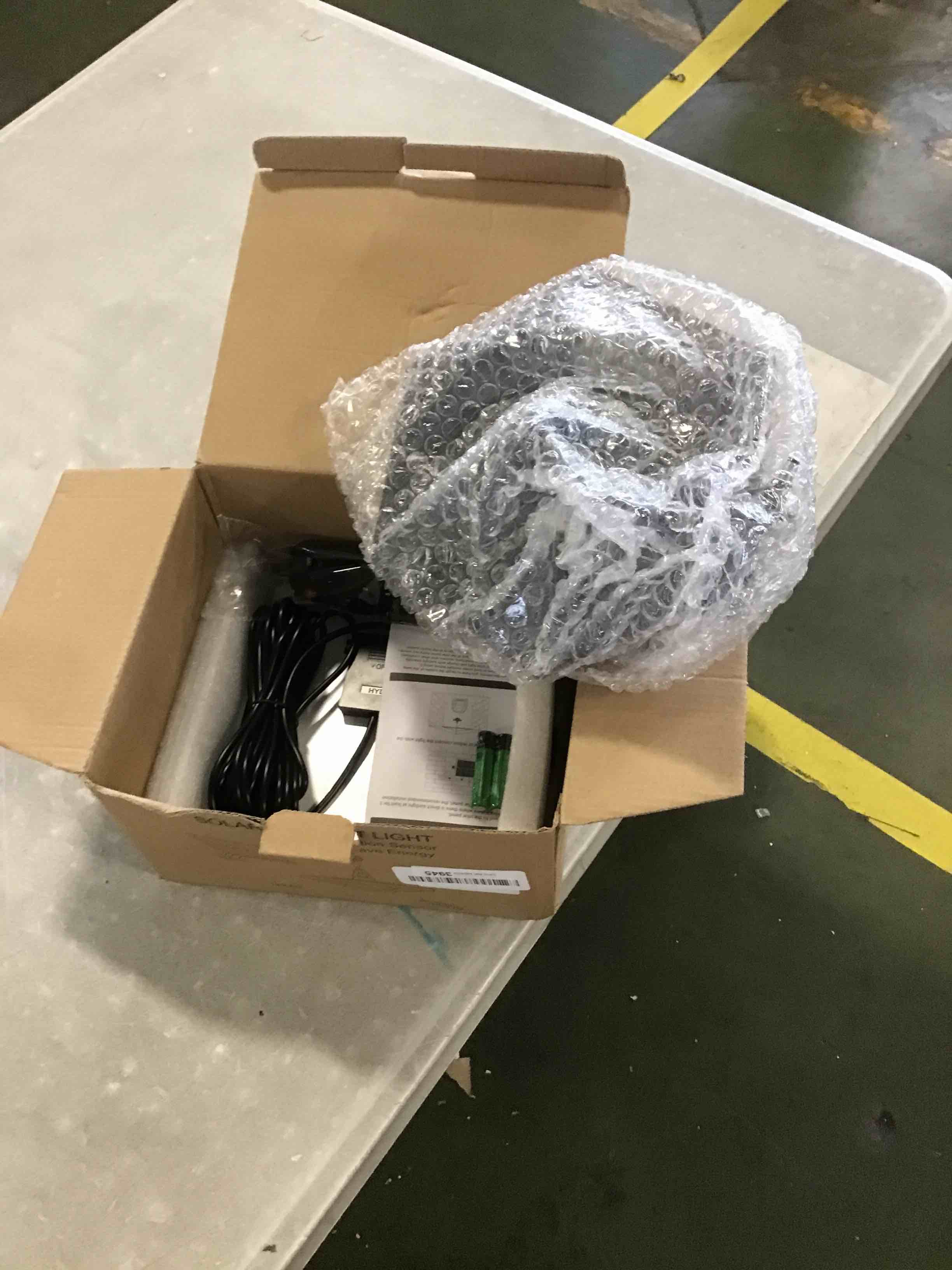 https://s3.amazonaws.com/lotting-images-prod/bidfta/RED6565718_1717176655251.jpeg