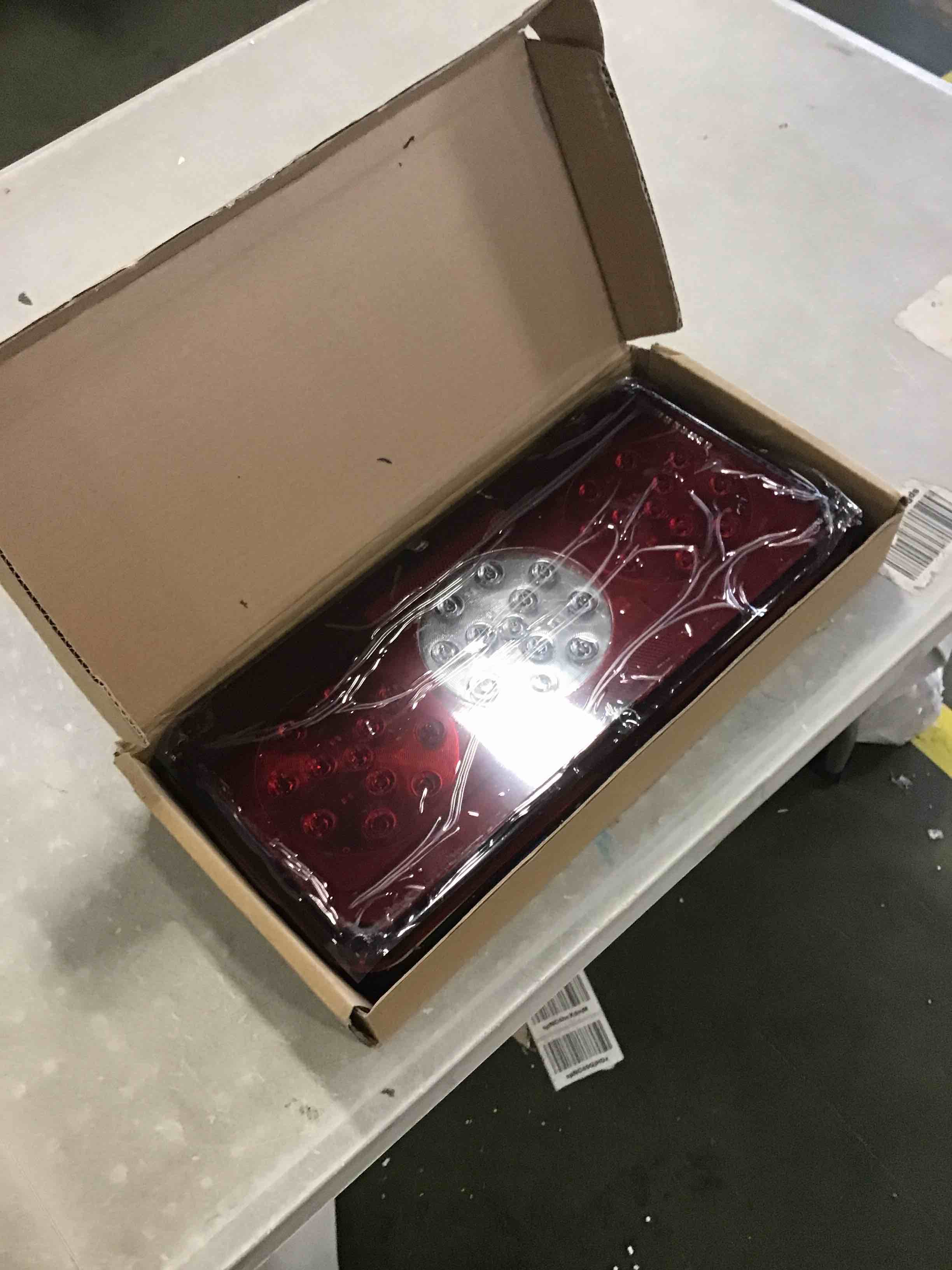 https://s3.amazonaws.com/lotting-images-prod/bidfta/RED6565758_1717180808564.jpeg
