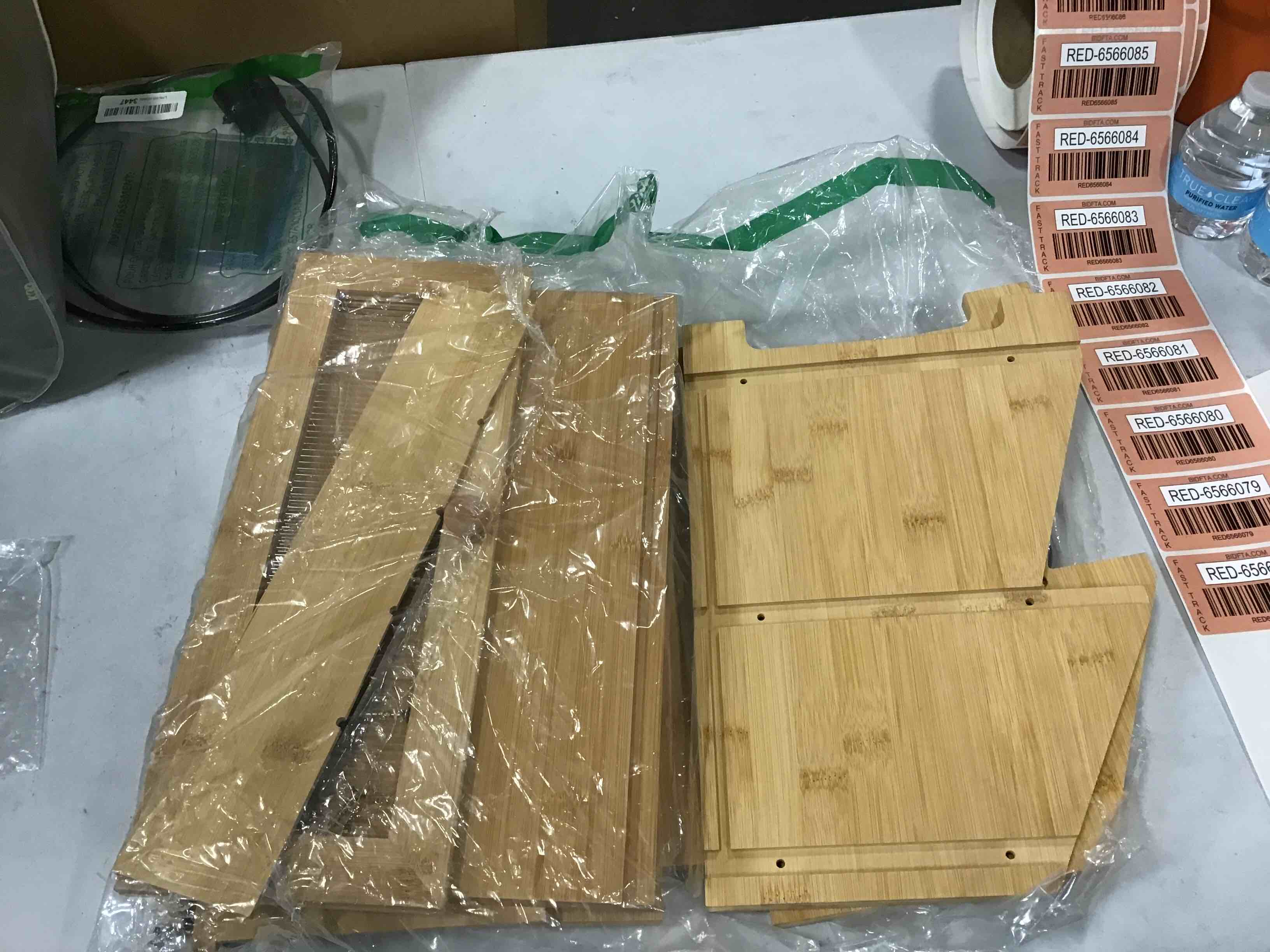 https://s3.amazonaws.com/lotting-images-prod/bidfta/RED6566078_1716145132513.jpeg