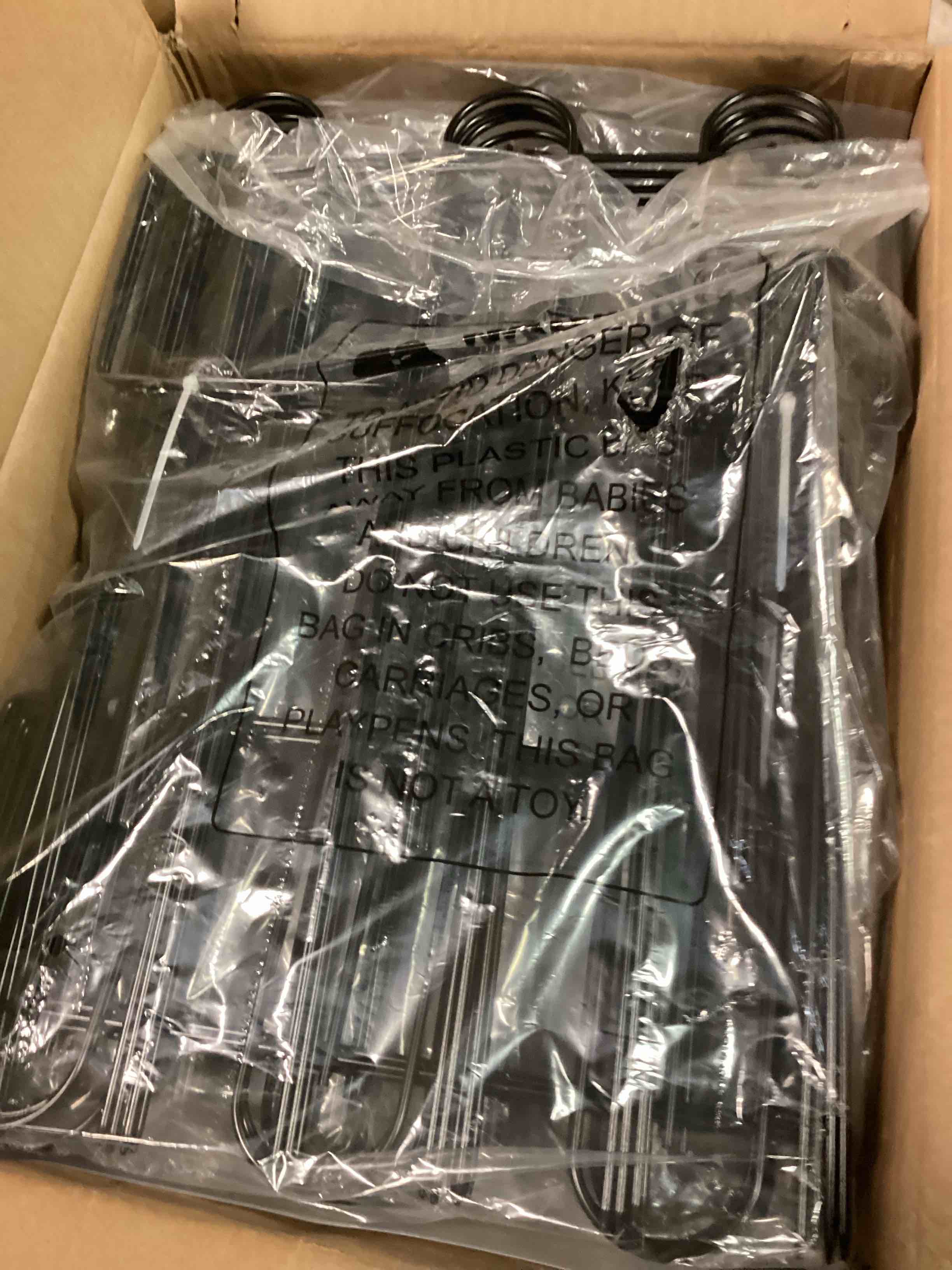https://s3.amazonaws.com/lotting-images-prod/bidfta/RED6566538_1716382444309.jpeg