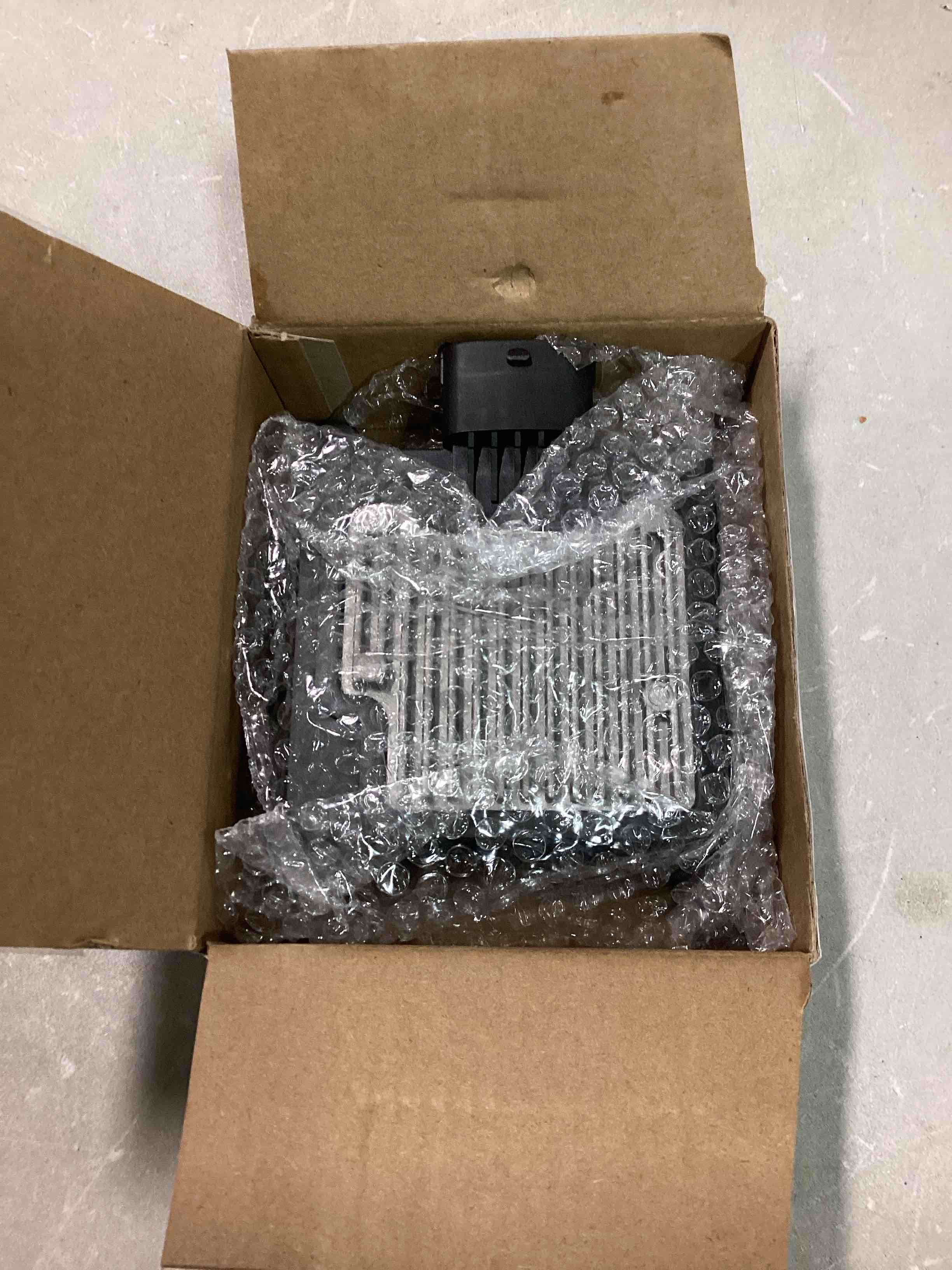 https://s3.amazonaws.com/lotting-images-prod/bidfta/RED6566564_1716384205204.jpeg