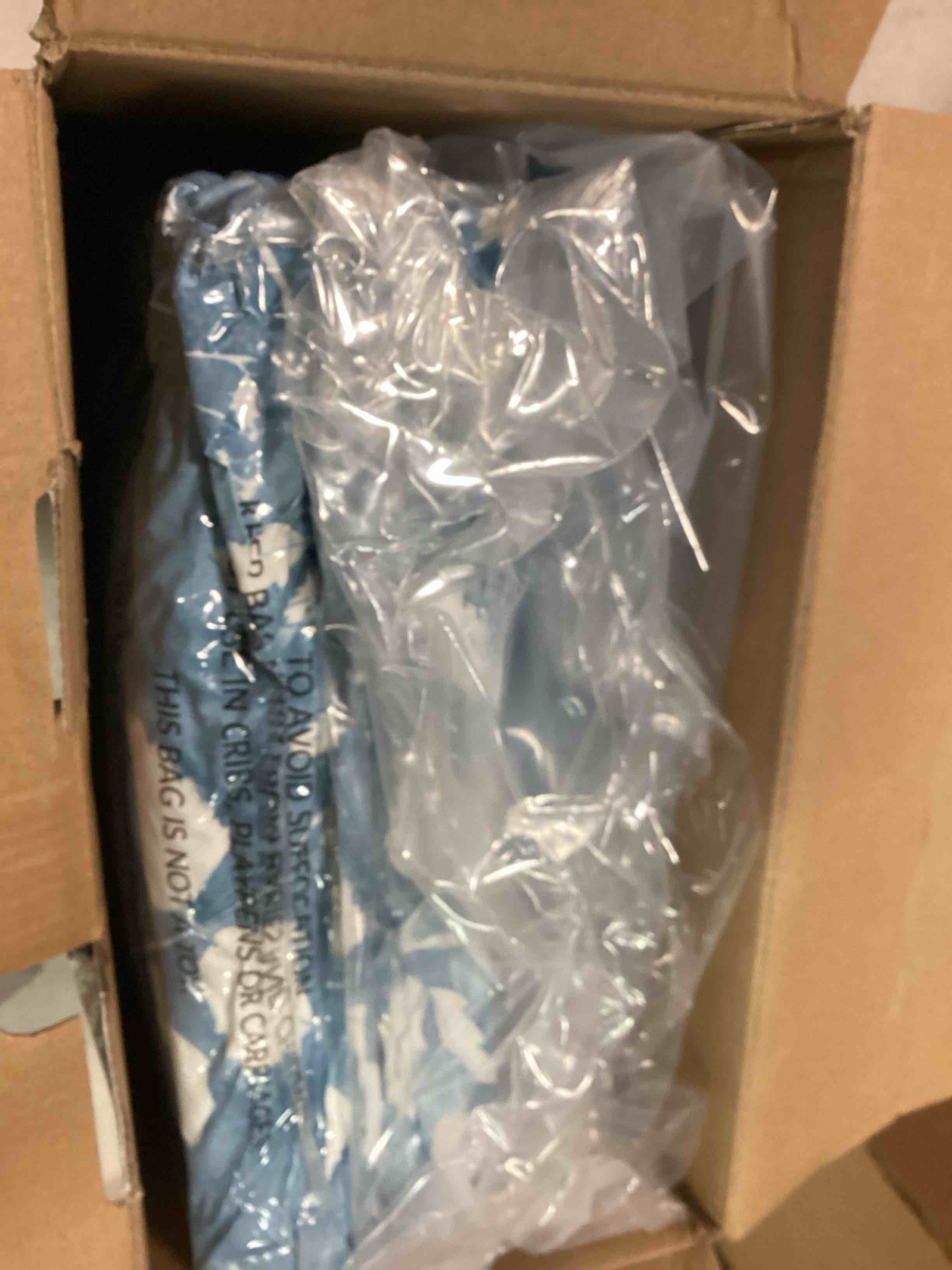 https://s3.amazonaws.com/lotting-images-prod/bidfta/RED6566569_1716384524495.jpeg