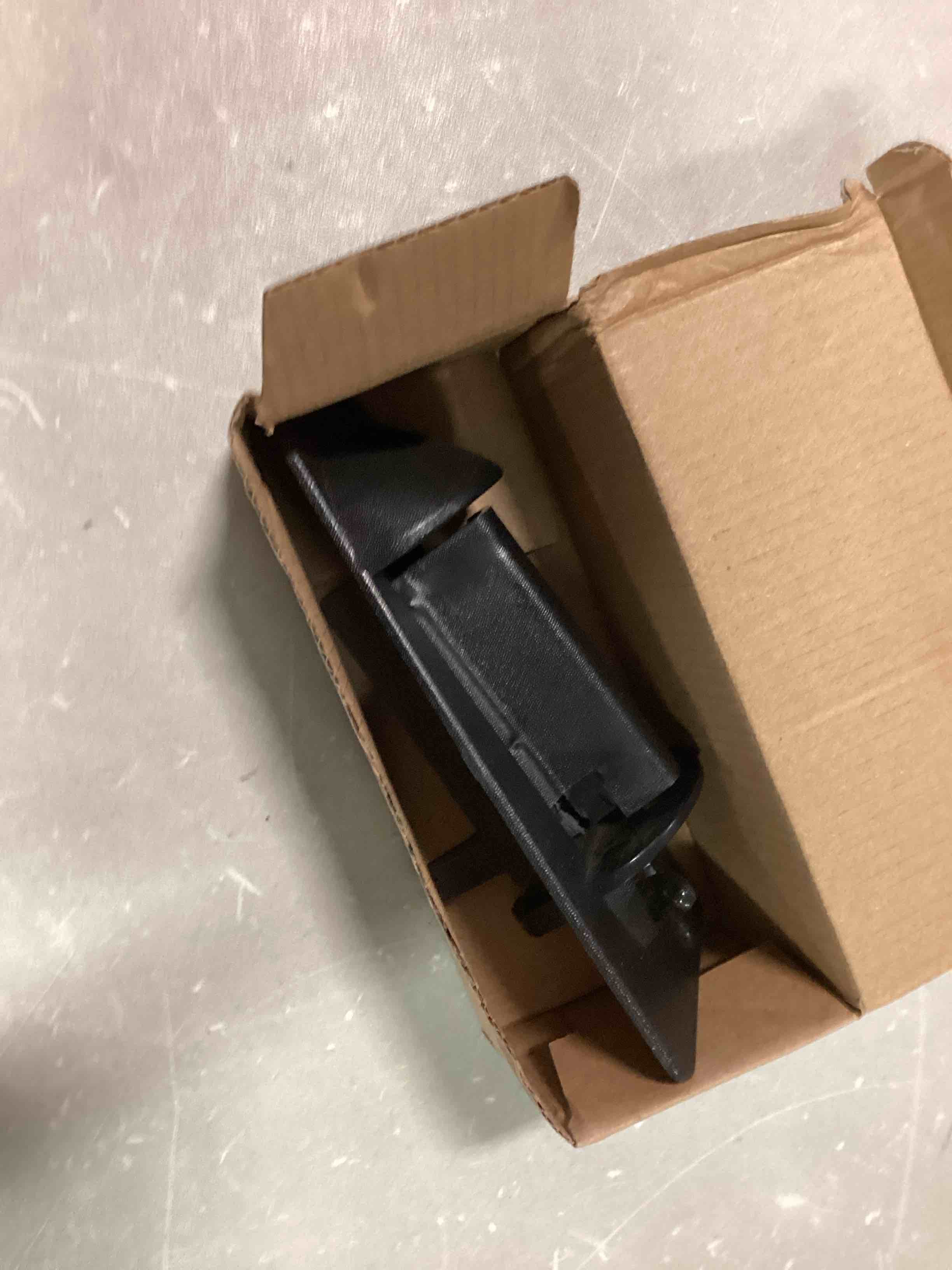 https://s3.amazonaws.com/lotting-images-prod/bidfta/RED6566586_1716385772577.jpeg