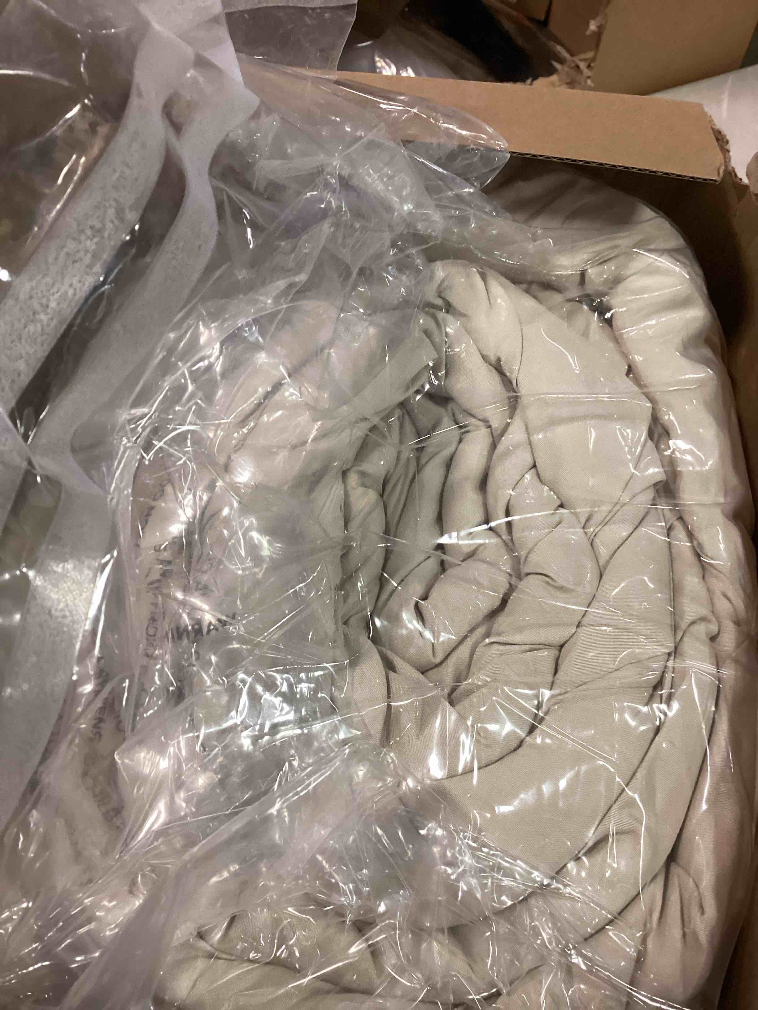 https://s3.amazonaws.com/lotting-images-prod/bidfta/RED6566589_1716386007964.jpeg